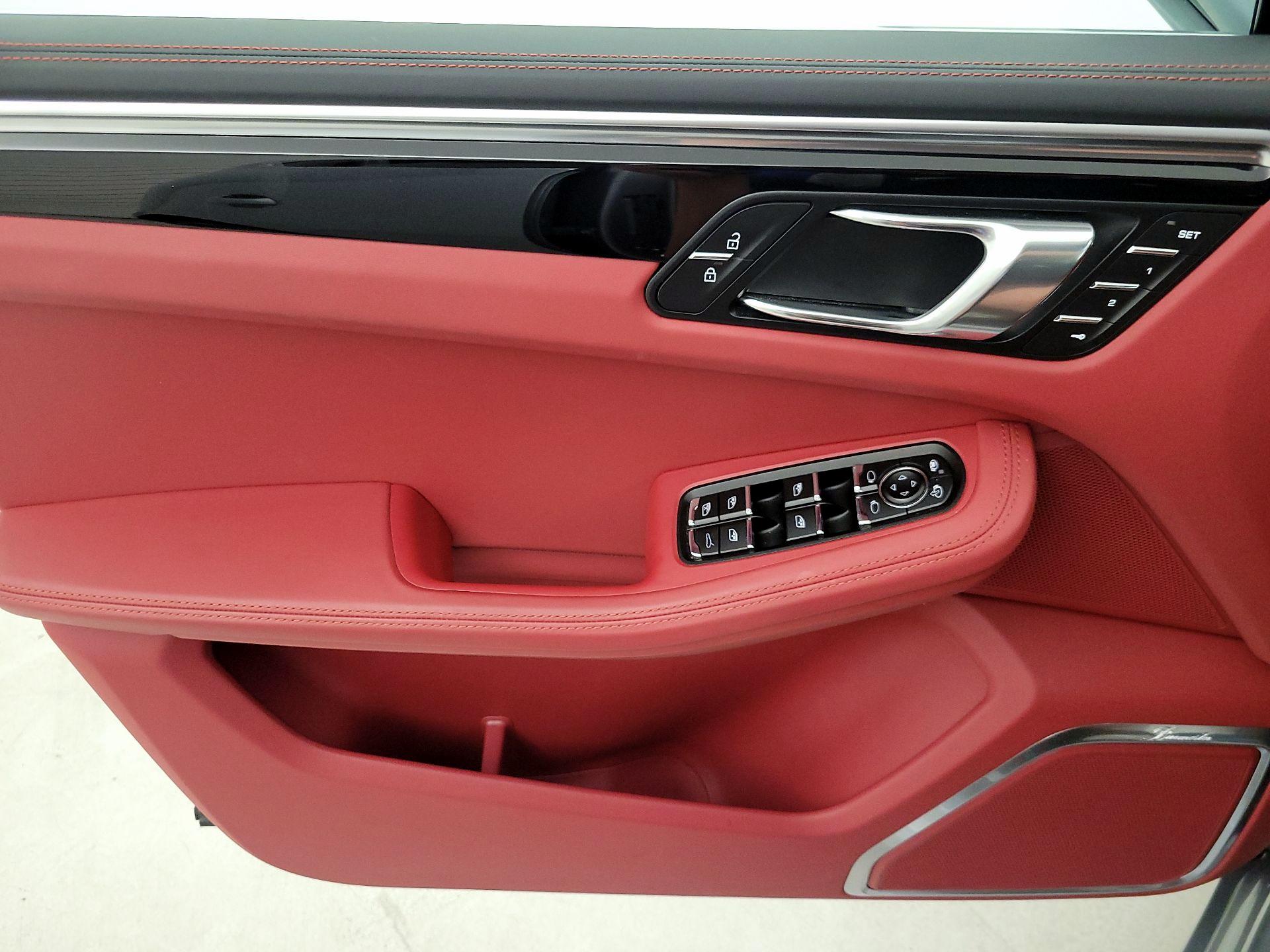 Thumbnail: 2020 Porsche Macan - 12