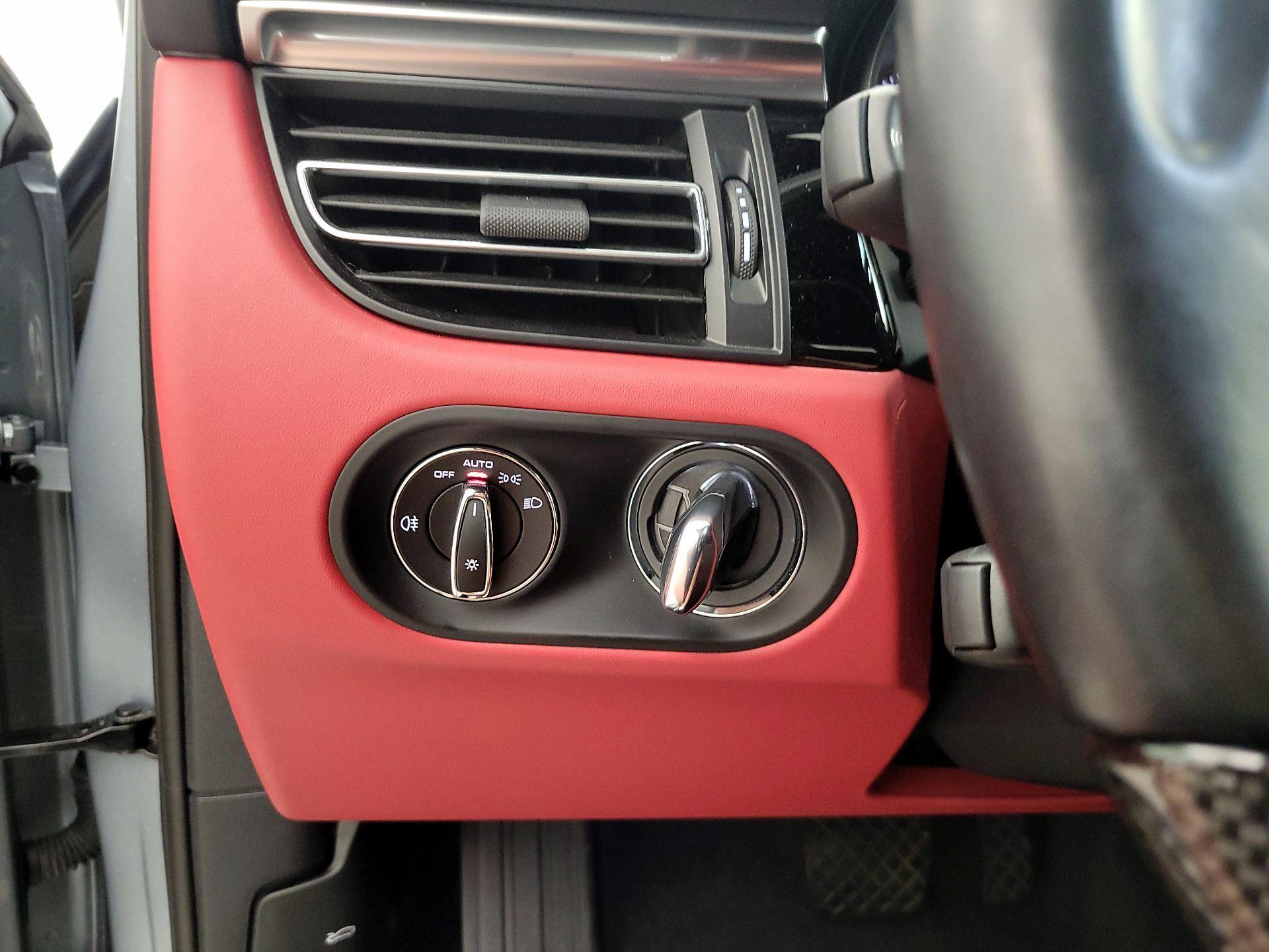 Thumbnail: 2020 Porsche Macan - 13
