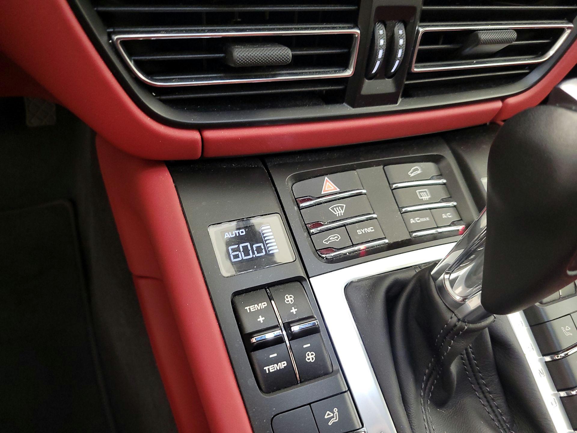 Thumbnail: 2020 Porsche Macan - 17