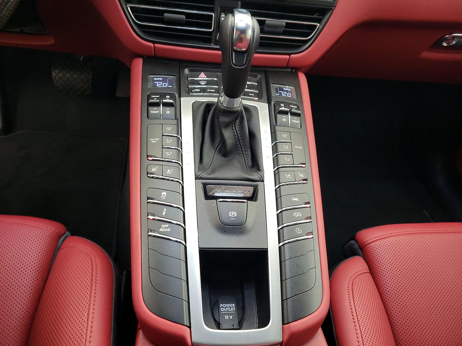 Thumbnail: 2020 Porsche Macan - 18