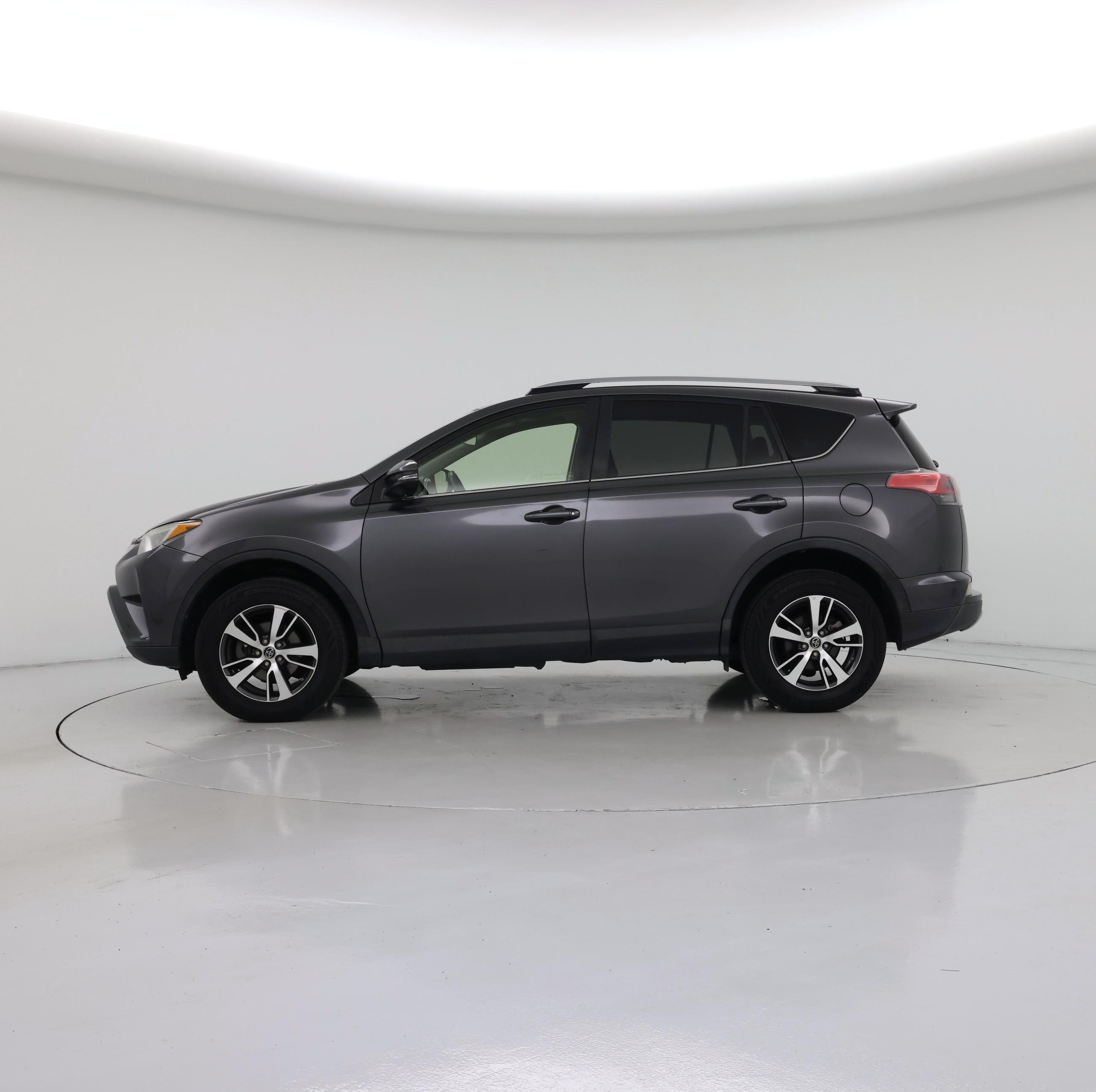 Thumbnail: 2017 Toyota RAV4 - 3