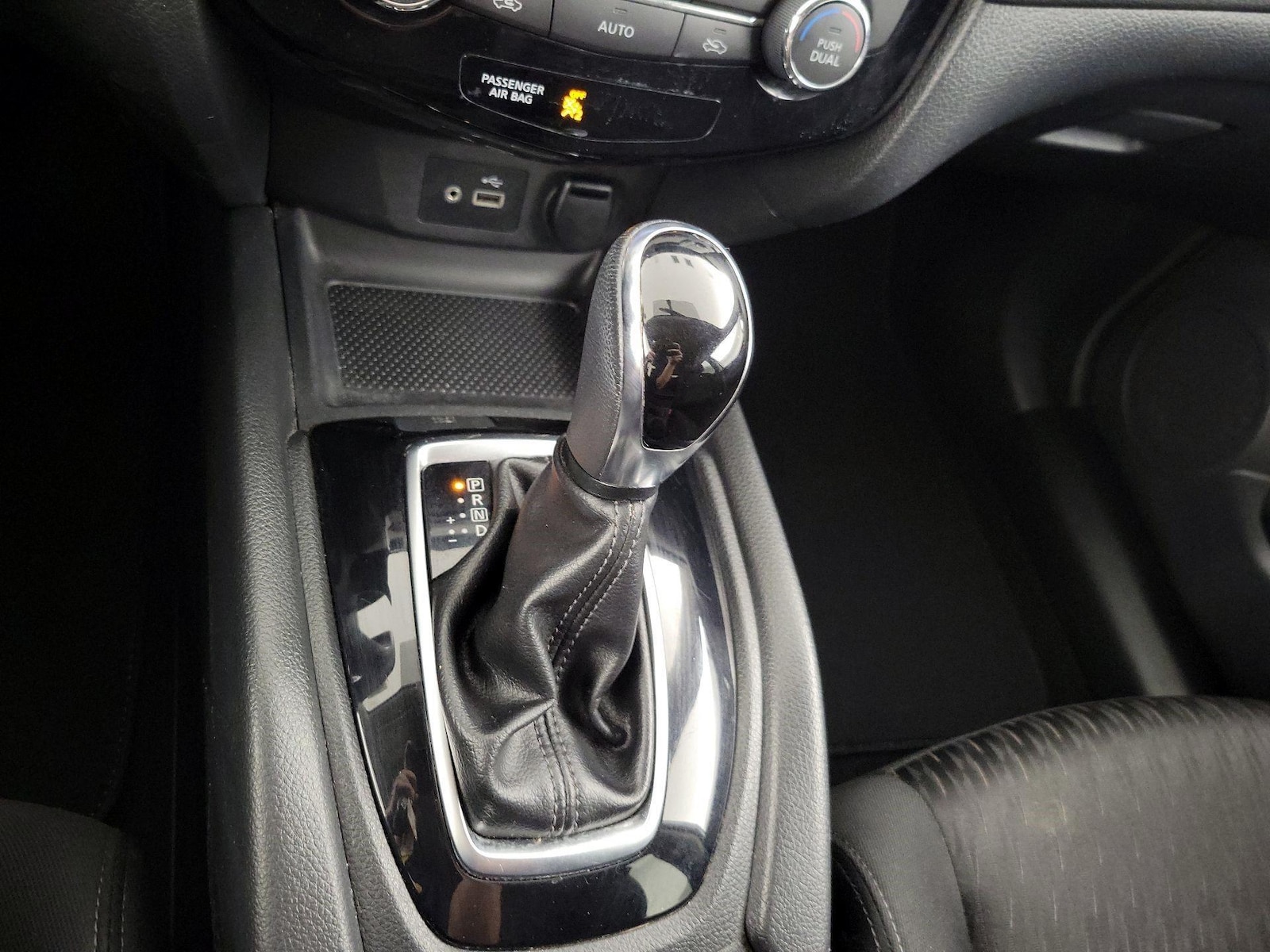 2018 Nissan Rogue SV - Photo 16