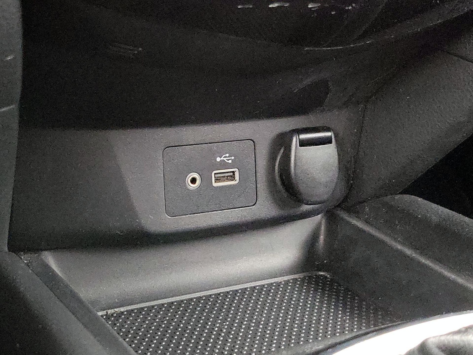 2018 Nissan Rogue SV - Photo 17