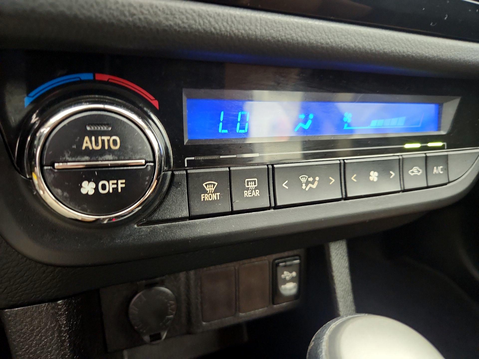 Thumbnail: 2014 Toyota Corolla - 16