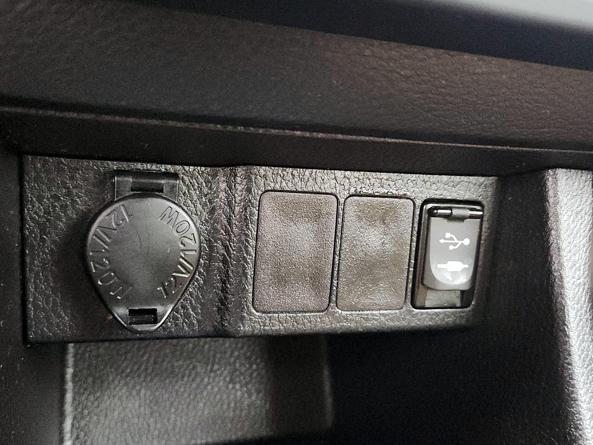 Thumbnail: 2014 Toyota Corolla - 18
