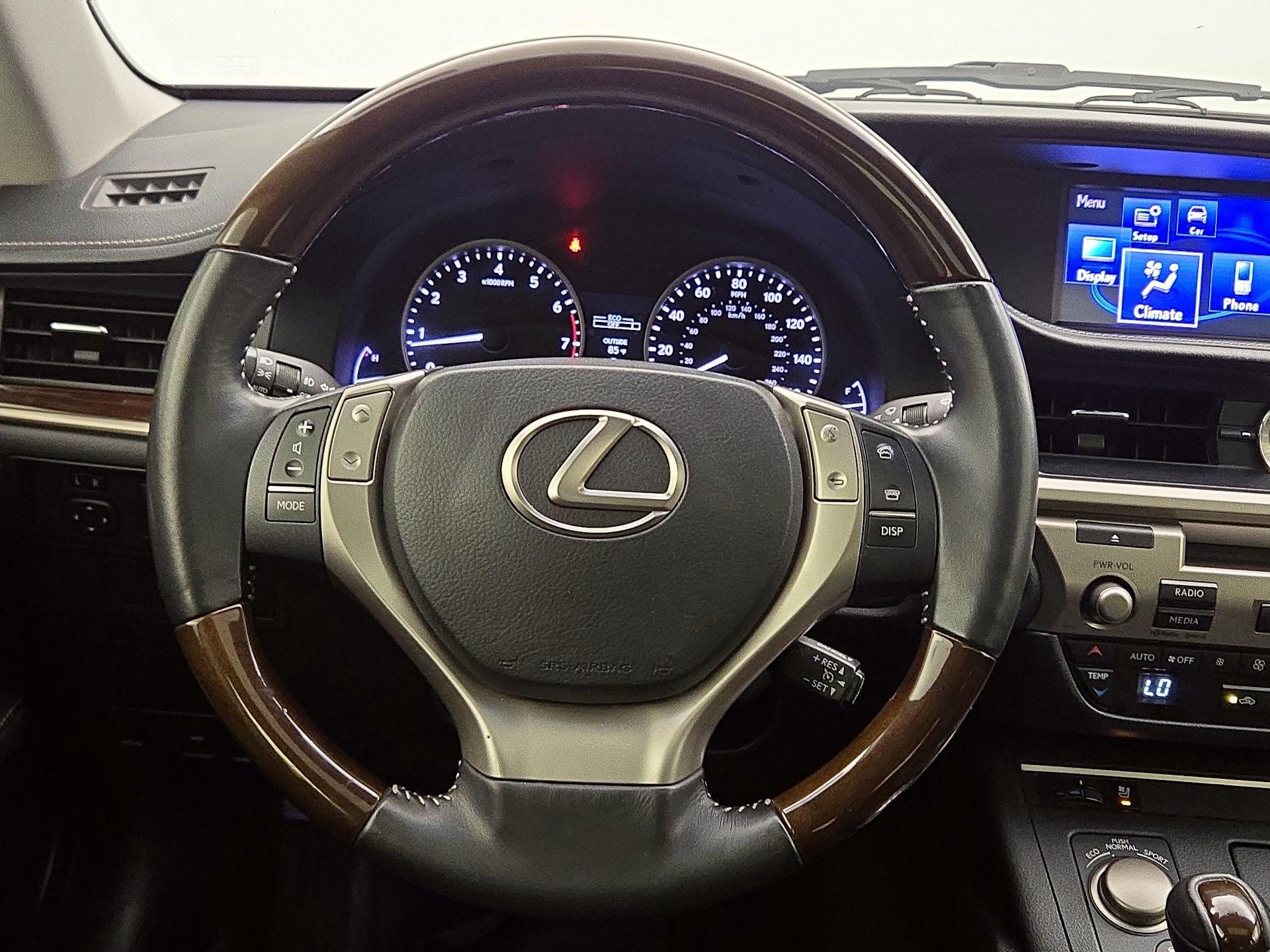 Thumbnail: 2014 Lexus ES - 10