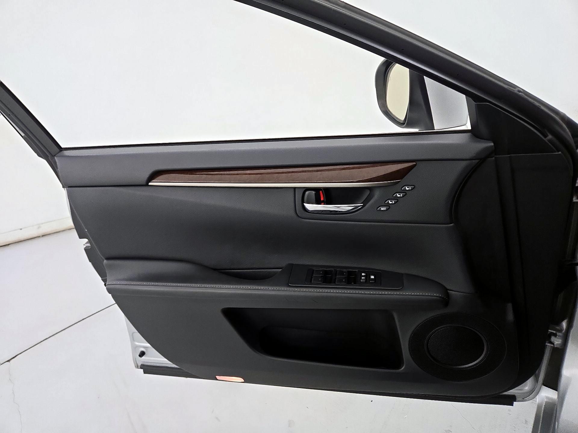 Thumbnail: 2014 Lexus ES - 12