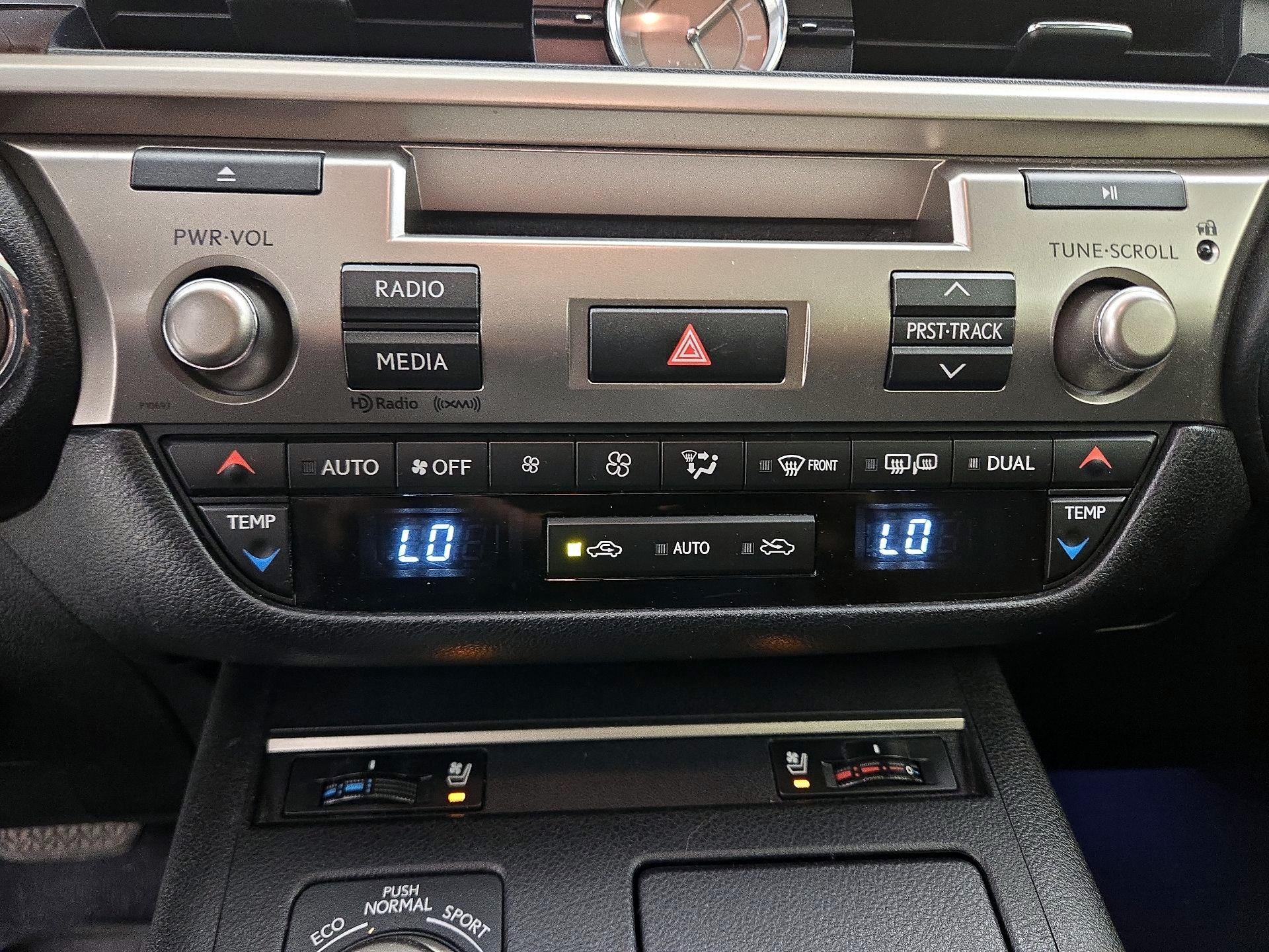 Thumbnail: 2014 Lexus ES - 16