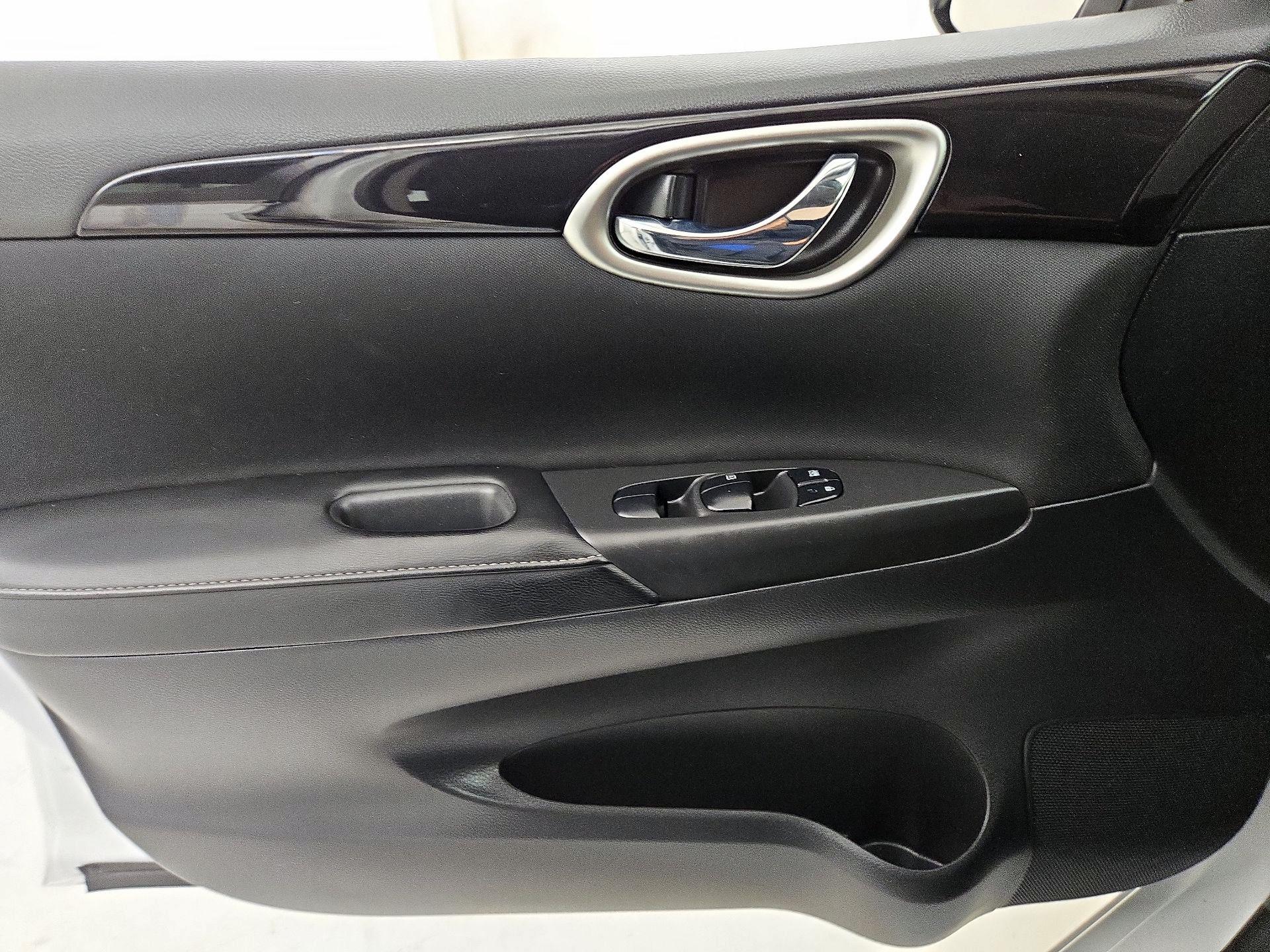Thumbnail: 2019 Nissan Sentra - 12