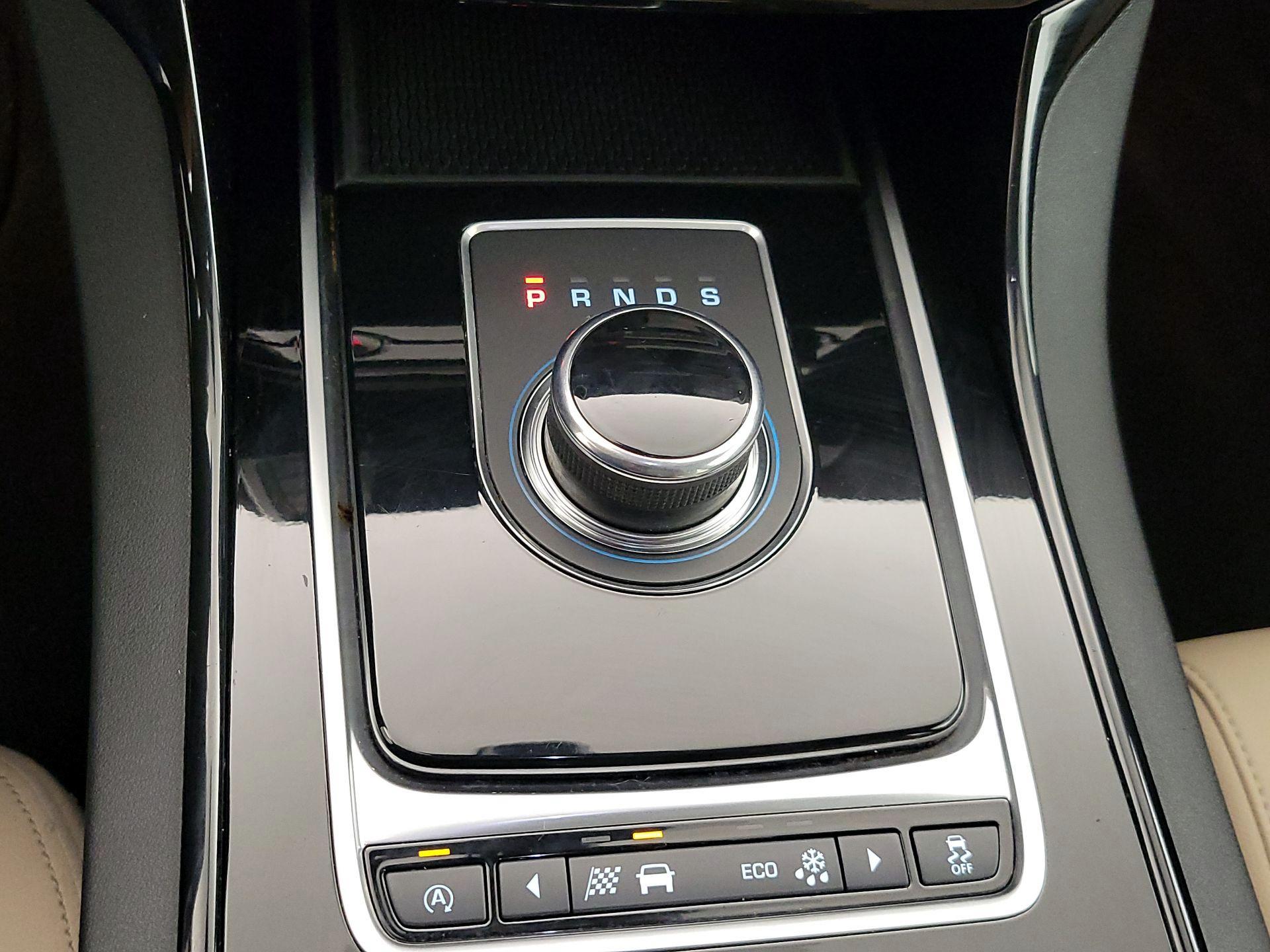 Thumbnail: 2017 Jaguar XE - 18