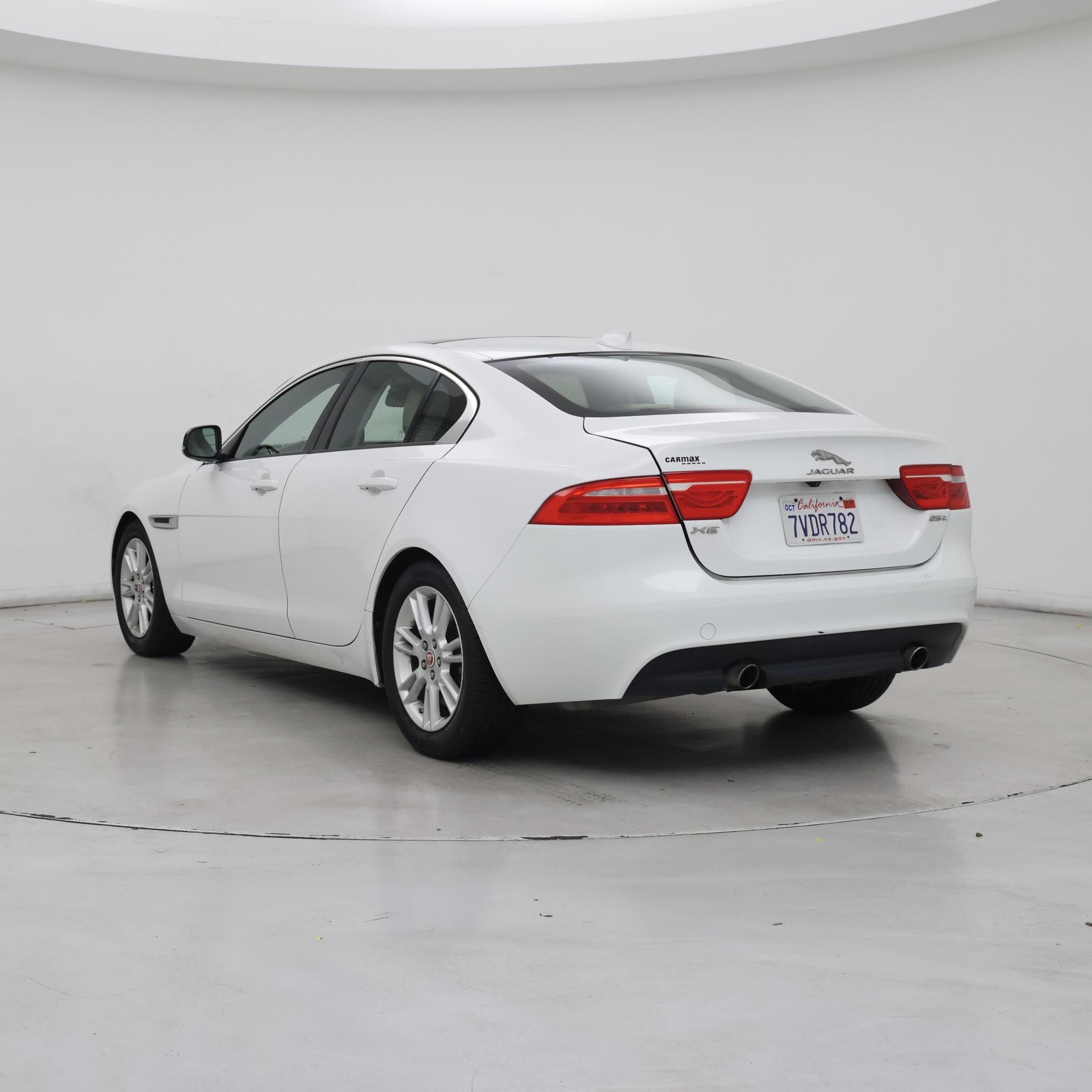 Thumbnail: 2017 Jaguar XE - 2