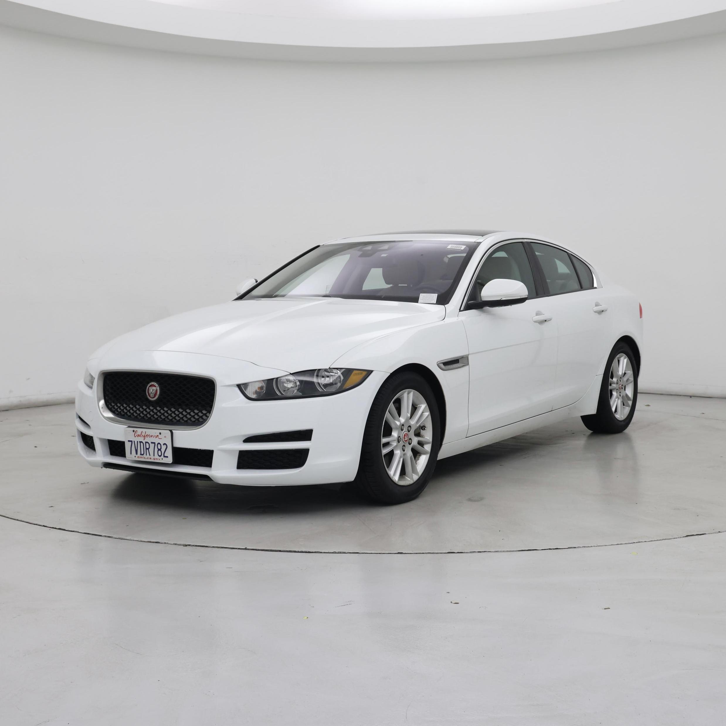 Thumbnail: 2017 Jaguar XE - 4