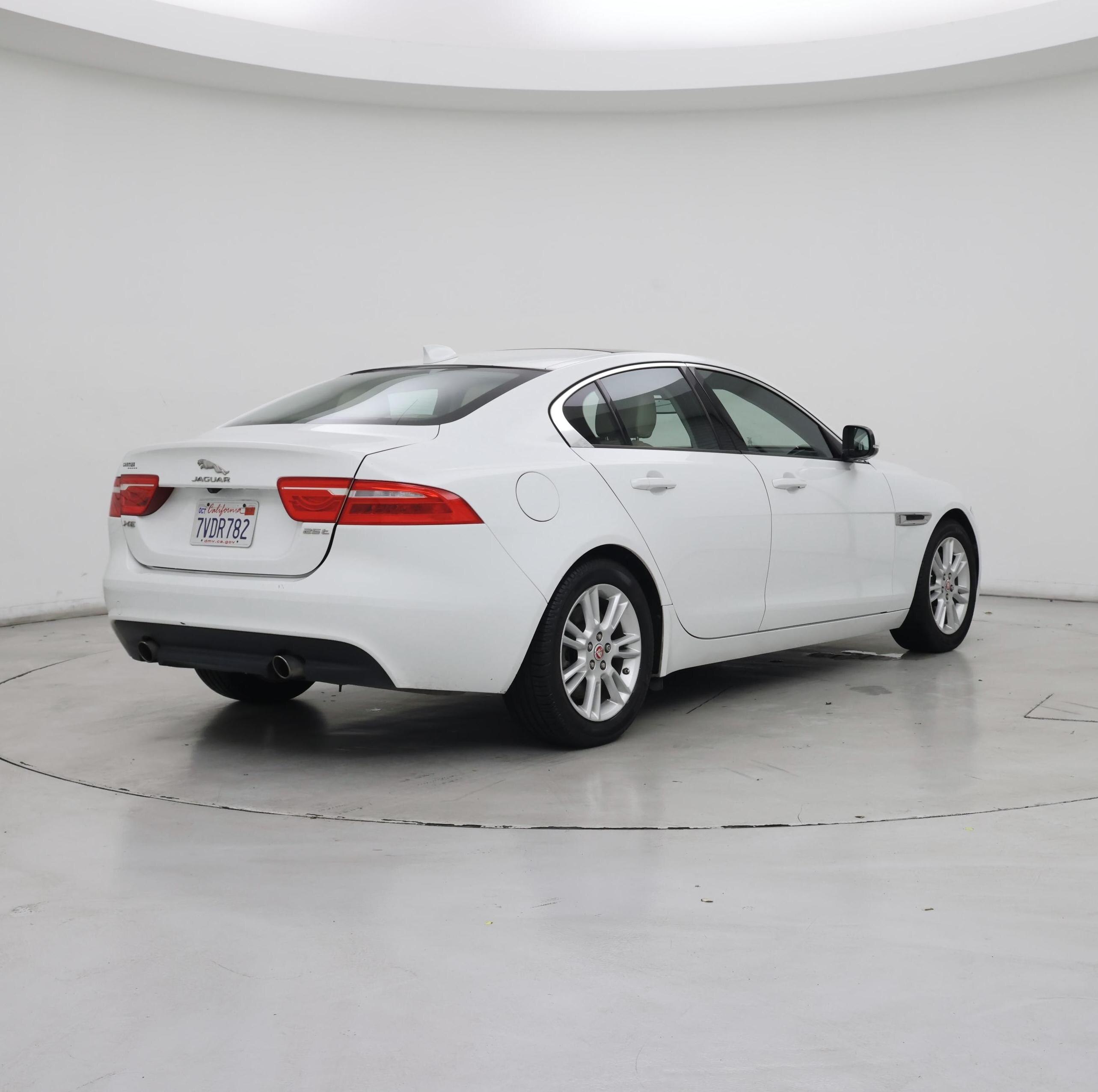 Thumbnail: 2017 Jaguar XE - 8