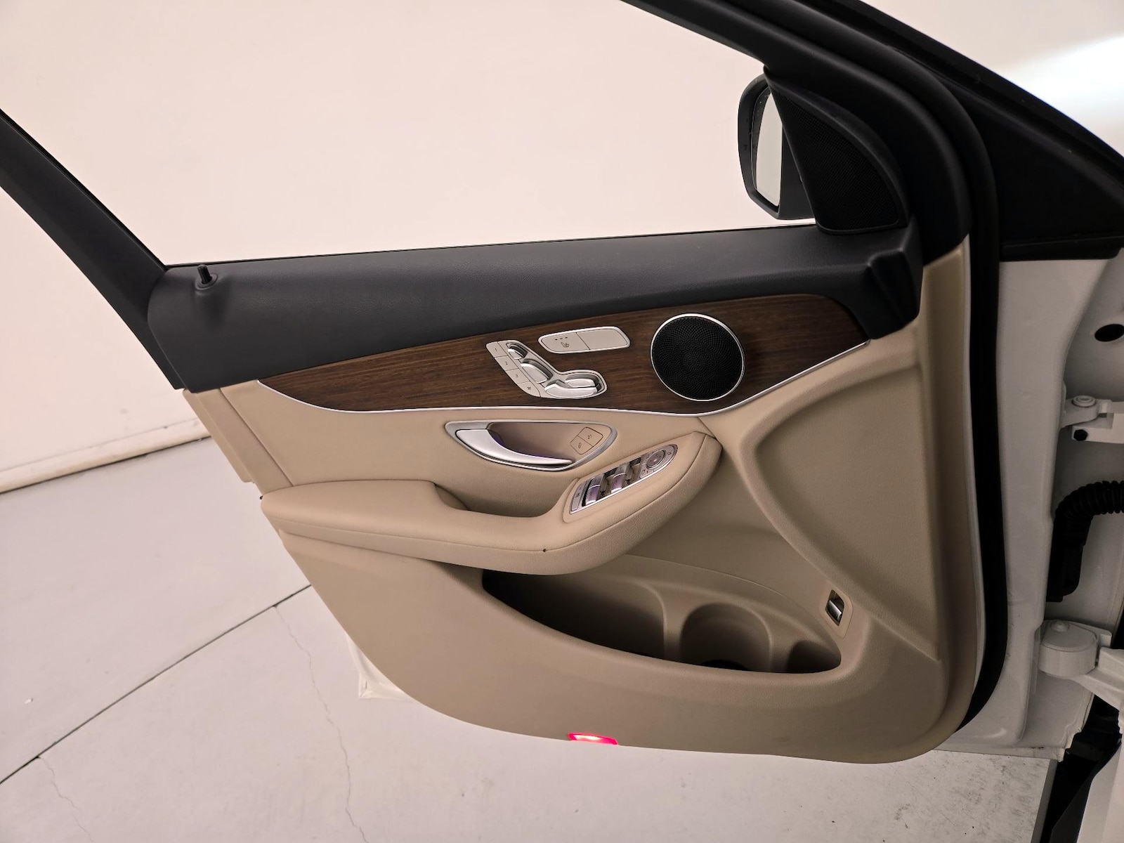 2022 Mercedes-Benz GLC GLC300 - Photo 13