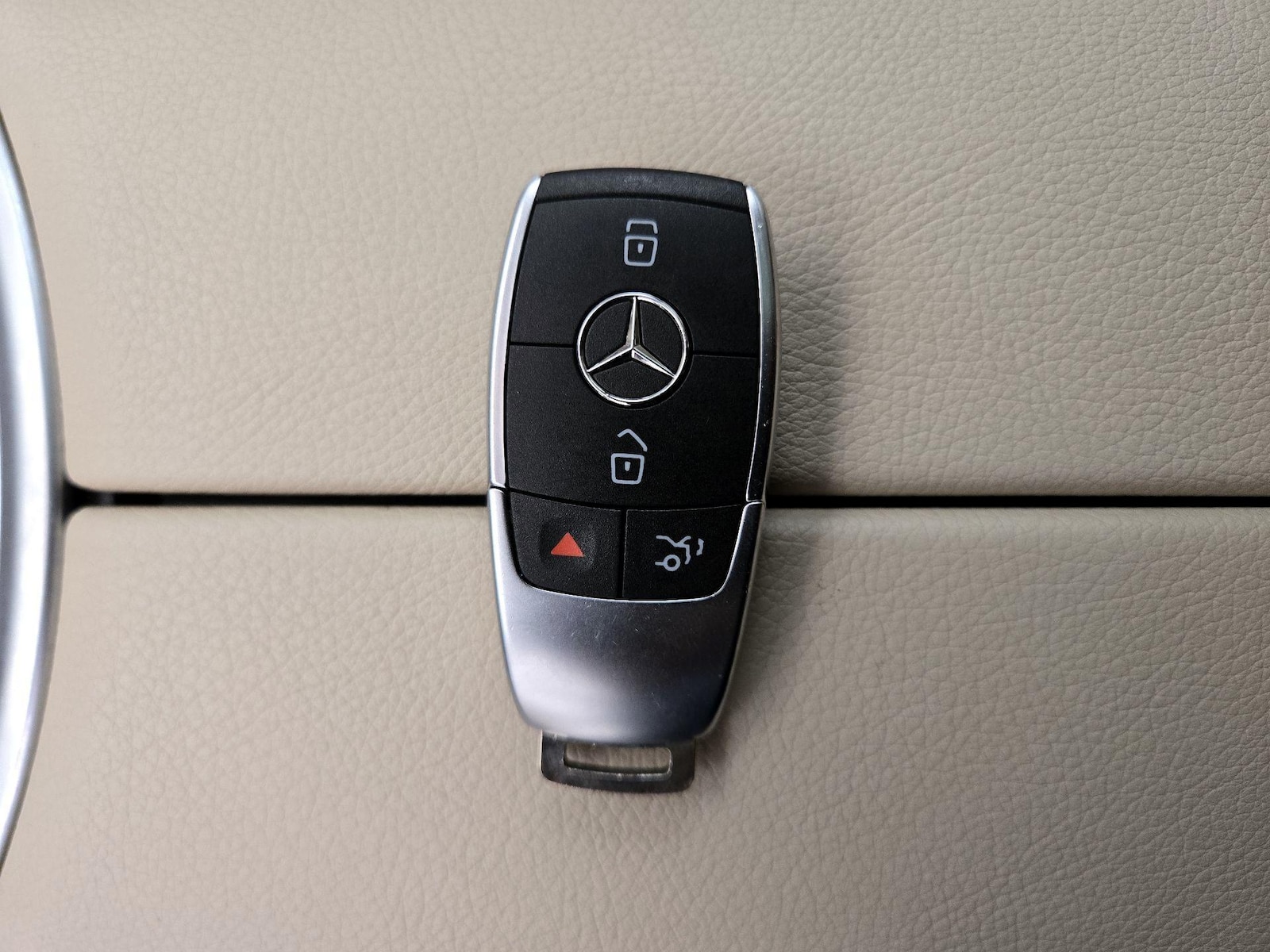 2022 Mercedes-Benz GLC GLC300 - Photo 24