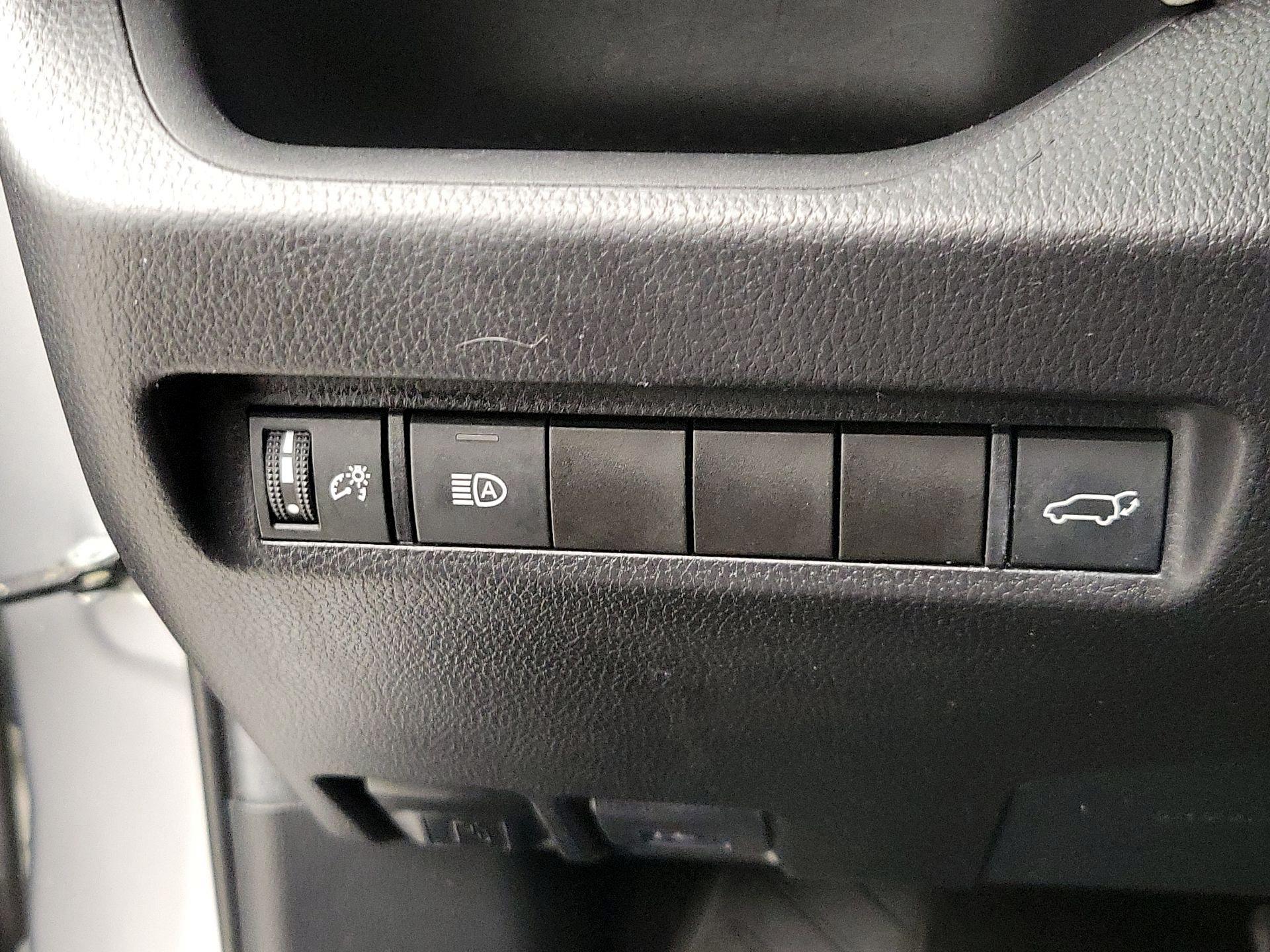 Thumbnail: 2021 Toyota RAV4 - 13