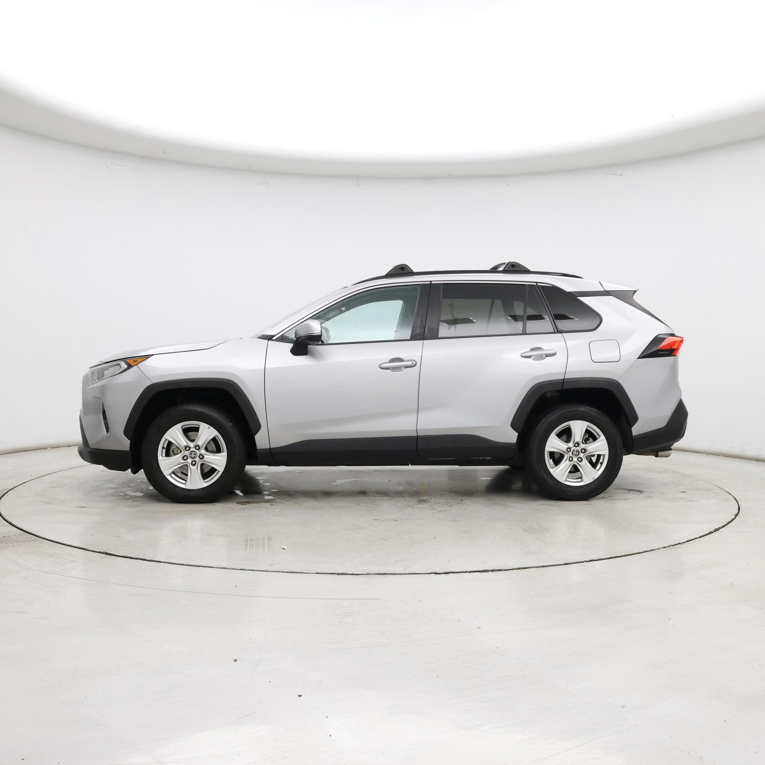 Thumbnail: 2021 Toyota RAV4 - 3