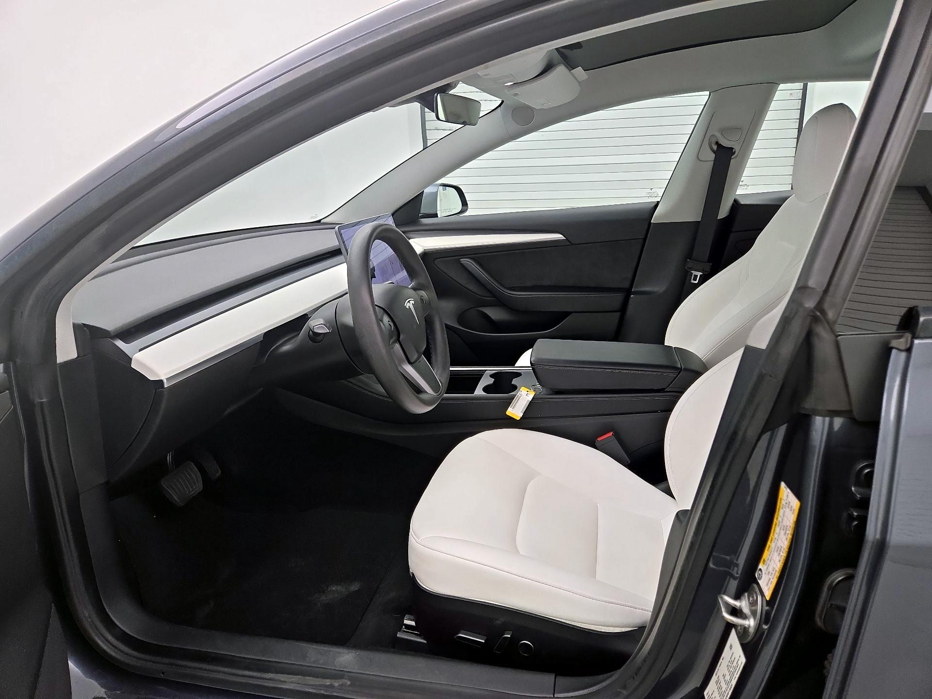 Thumbnail: 2022 Tesla Model 3 - 11