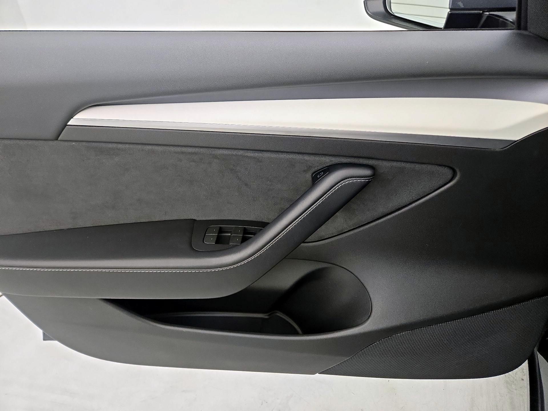 Thumbnail: 2022 Tesla Model 3 - 12