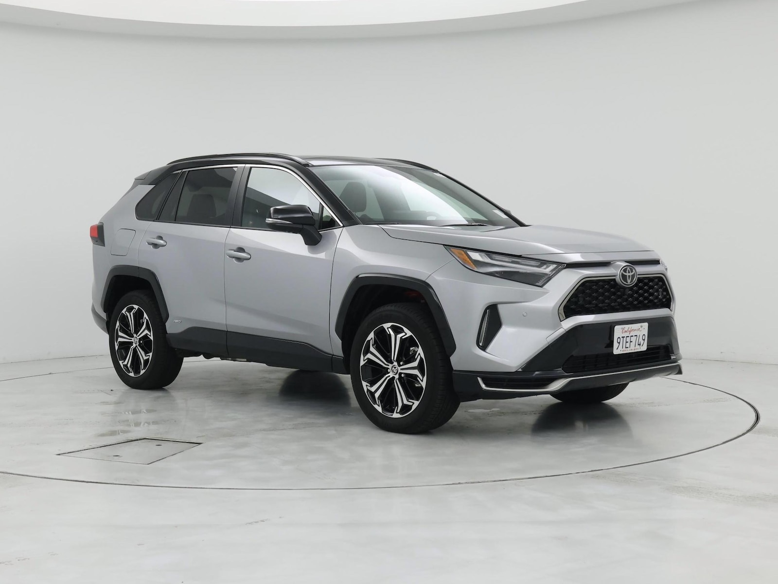 2025 Toyota RAV4 XSE - Photo 2