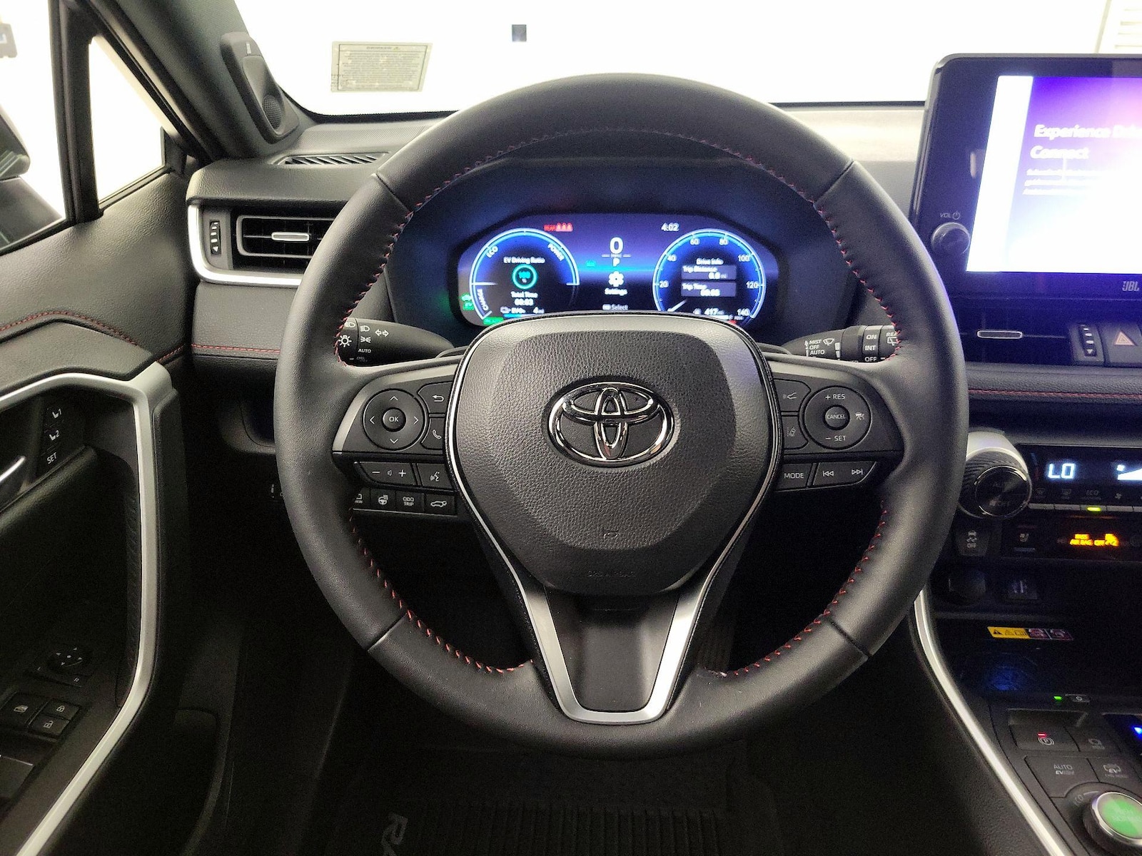 2025 Toyota RAV4 XSE - Photo 11