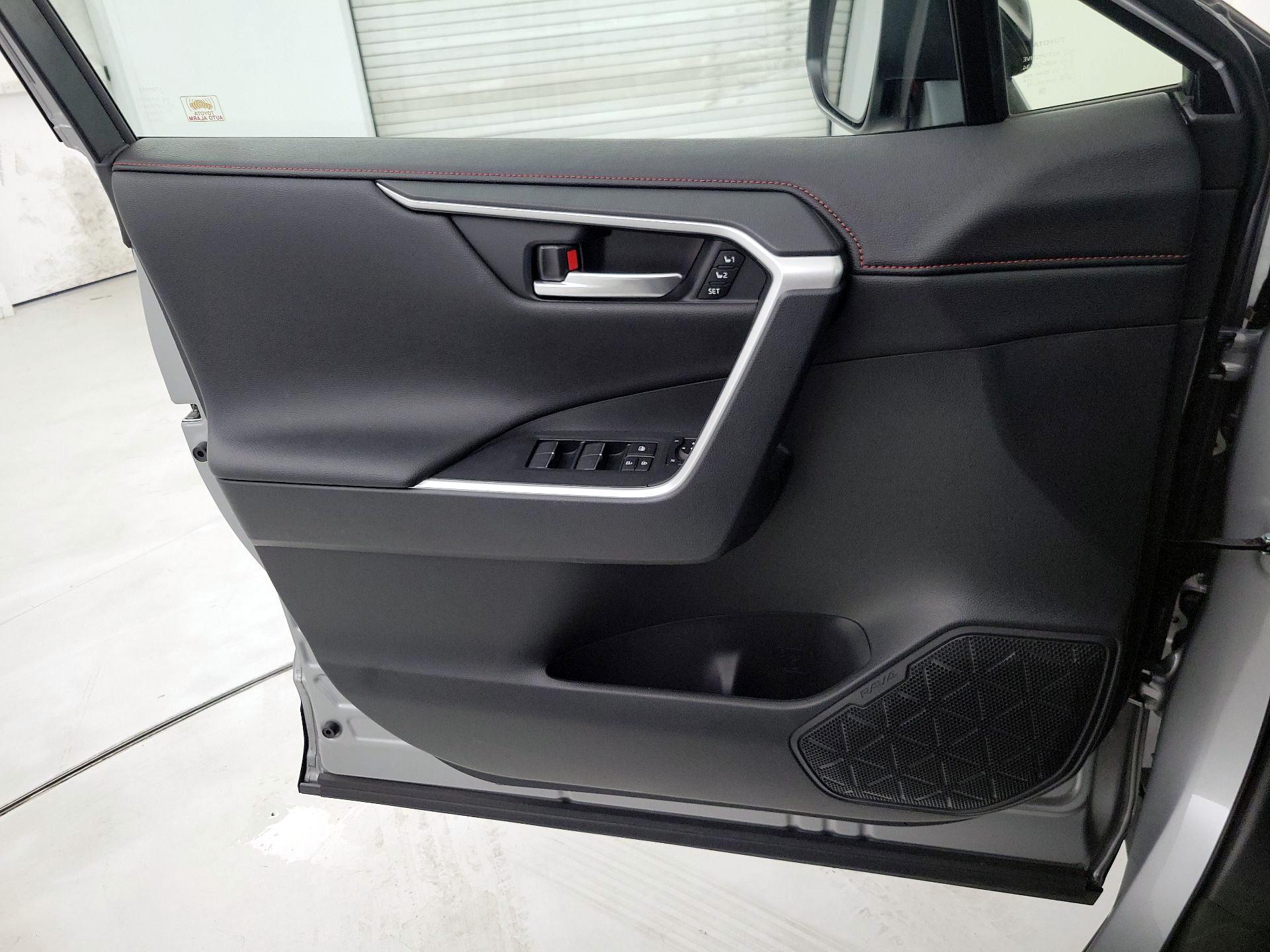 Thumbnail: 2025 Toyota RAV4 - 12
