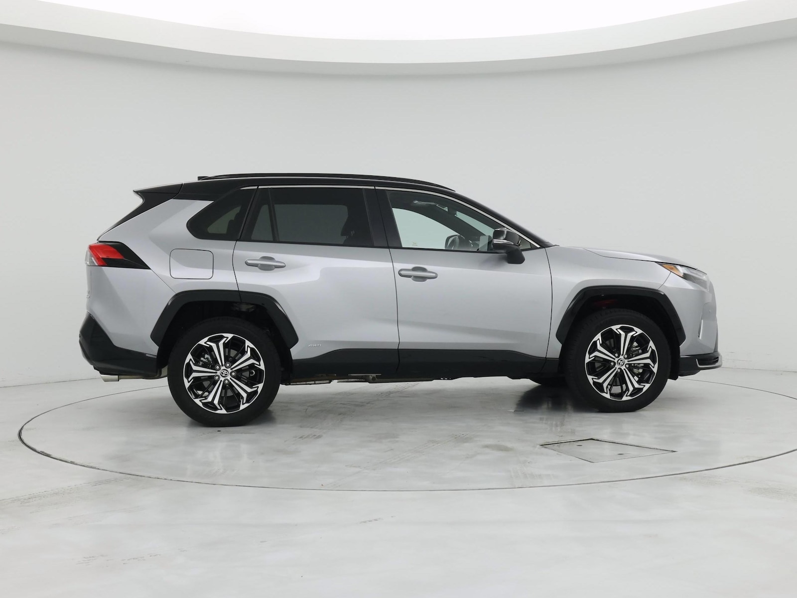 2025 Toyota RAV4 XSE - Photo 8