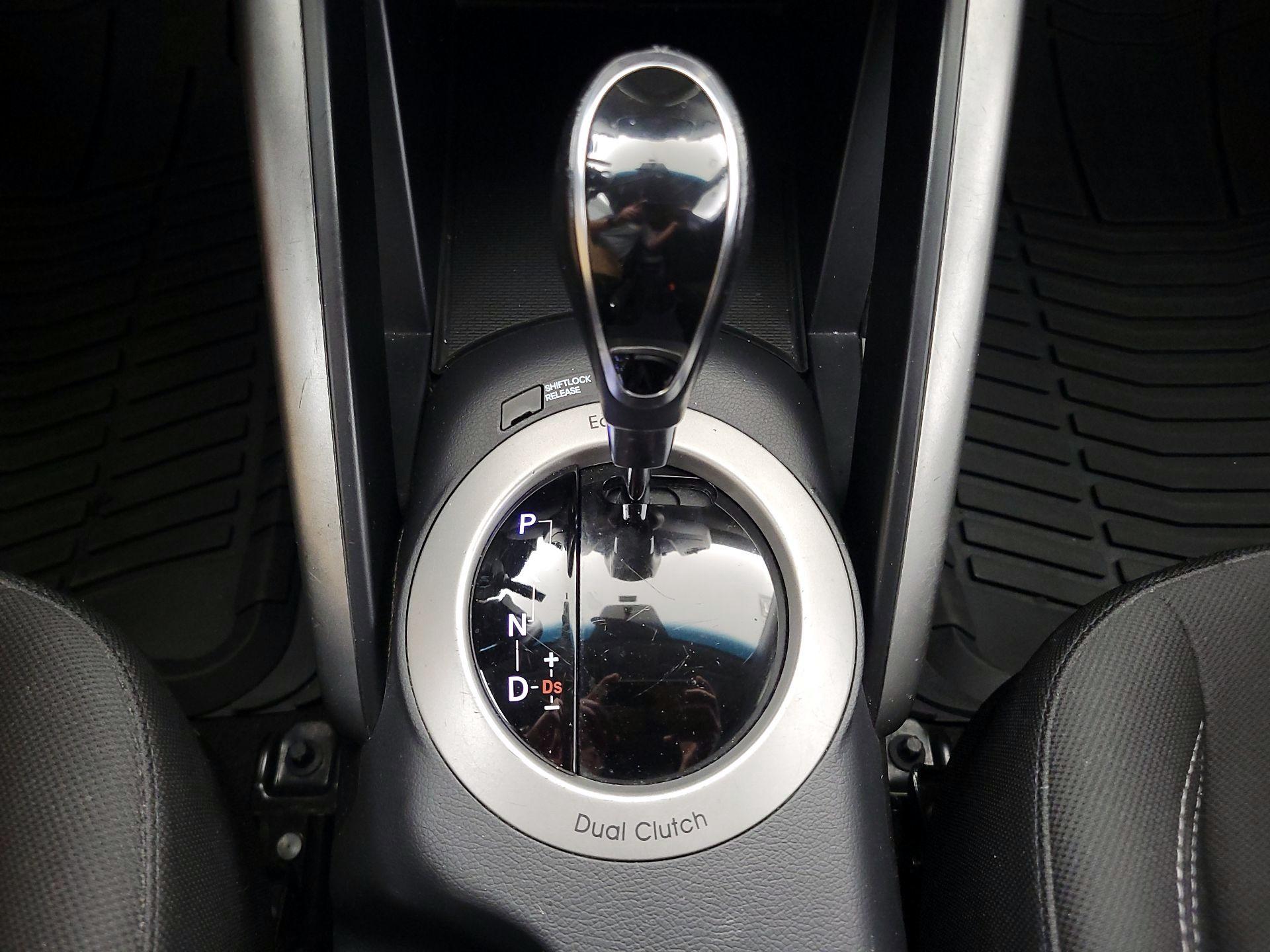 Thumbnail: 2017 Hyundai Veloster - 17