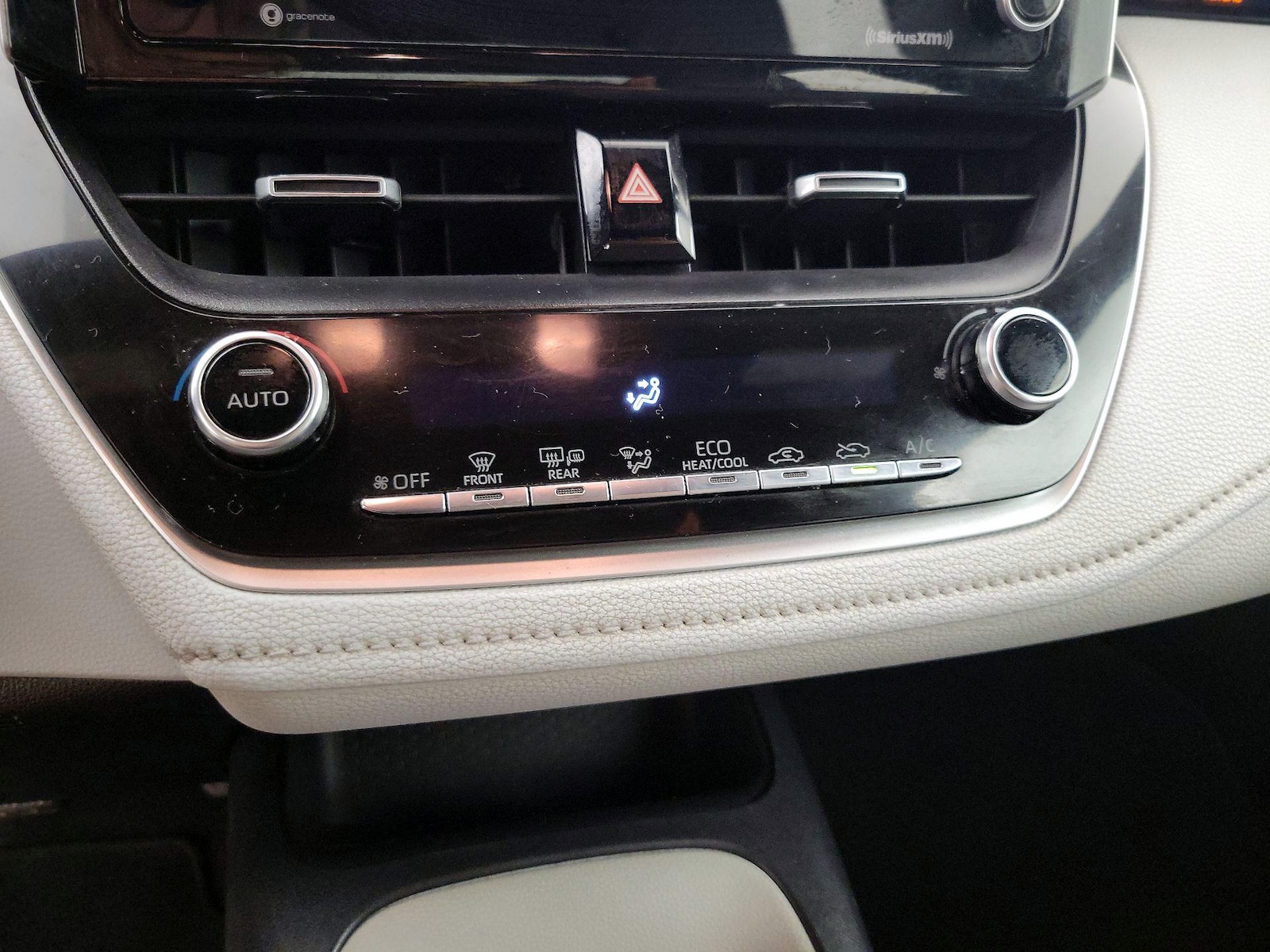 2021 Toyota Corolla SE - Photo 17