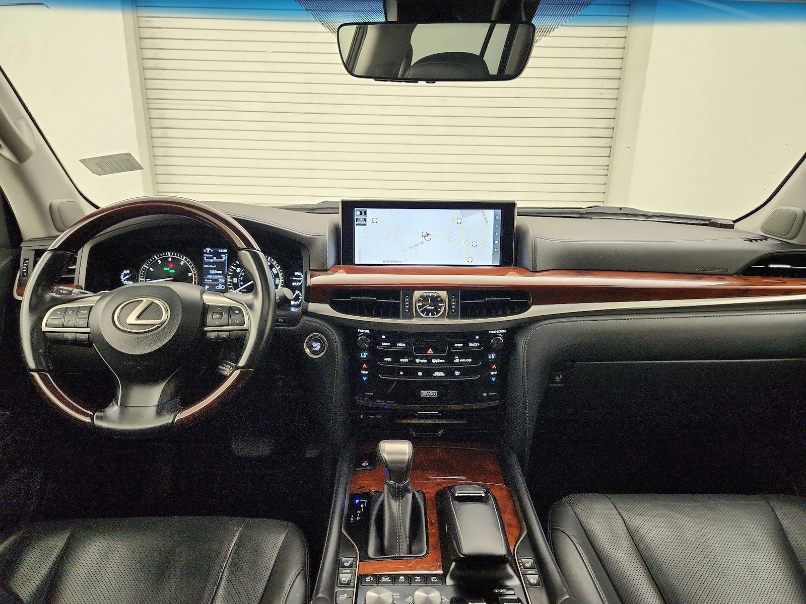 2020 Lexus LX 570 - Photo 10