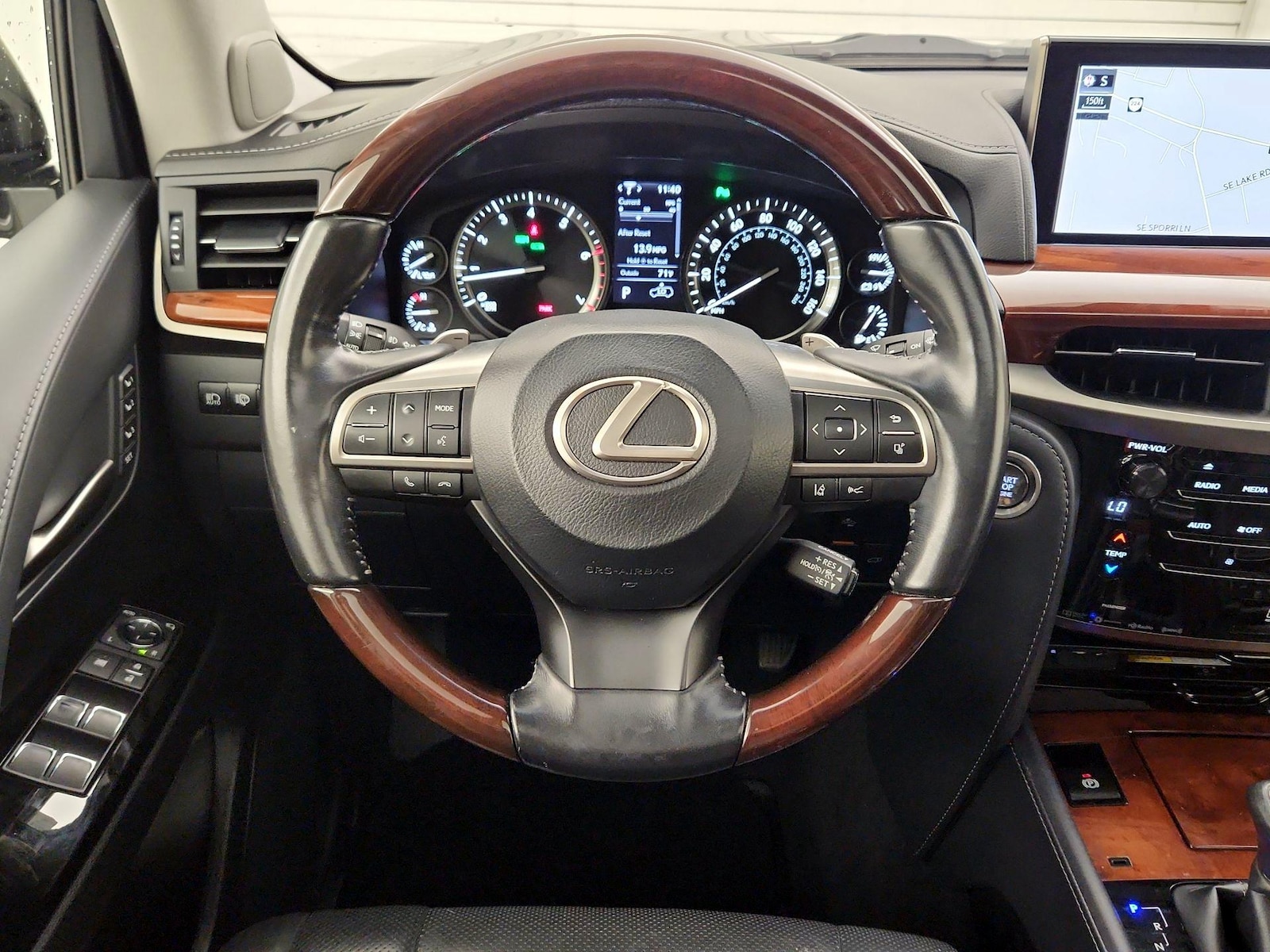 2020 Lexus LX 570 - Photo 11