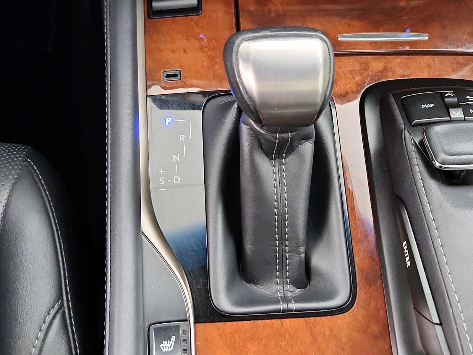2020 Lexus LX 570 - Photo 19