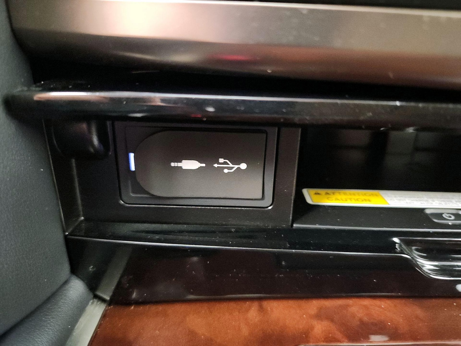 2020 Lexus LX 570 - Photo 20