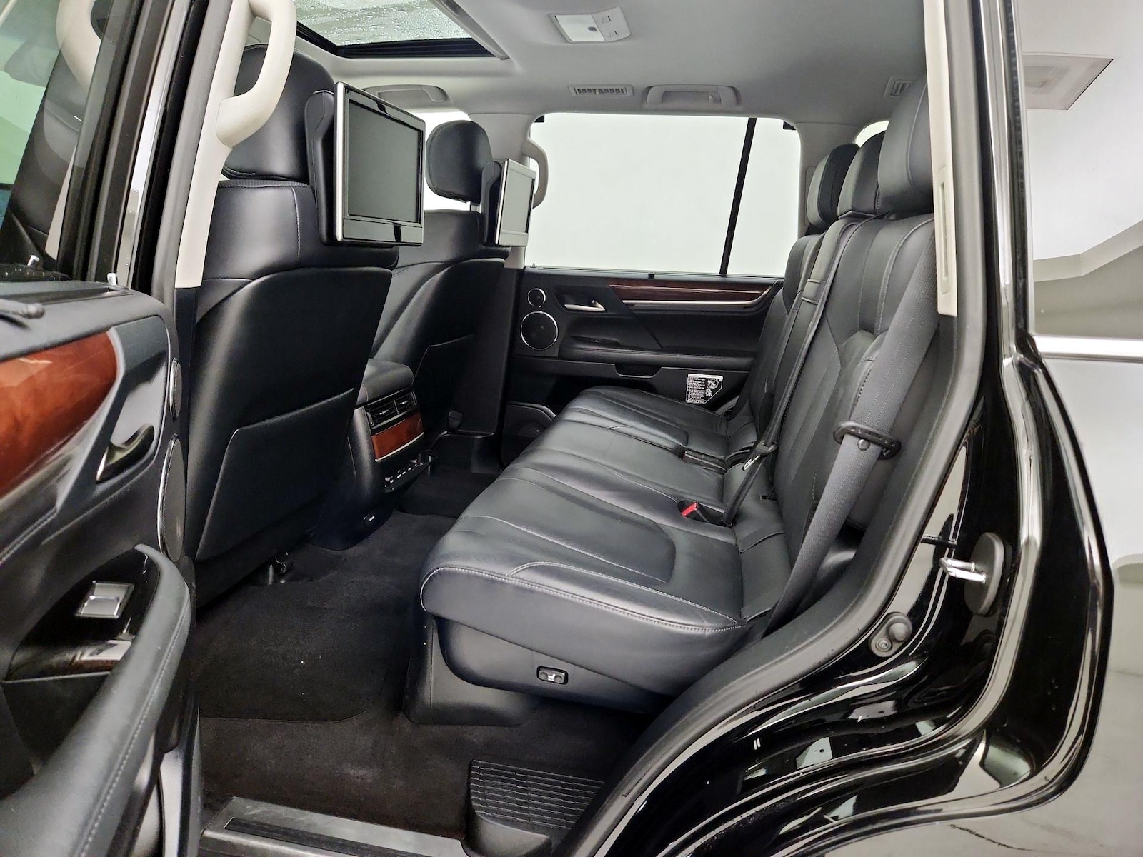 2020 Lexus LX 570 - Photo 22