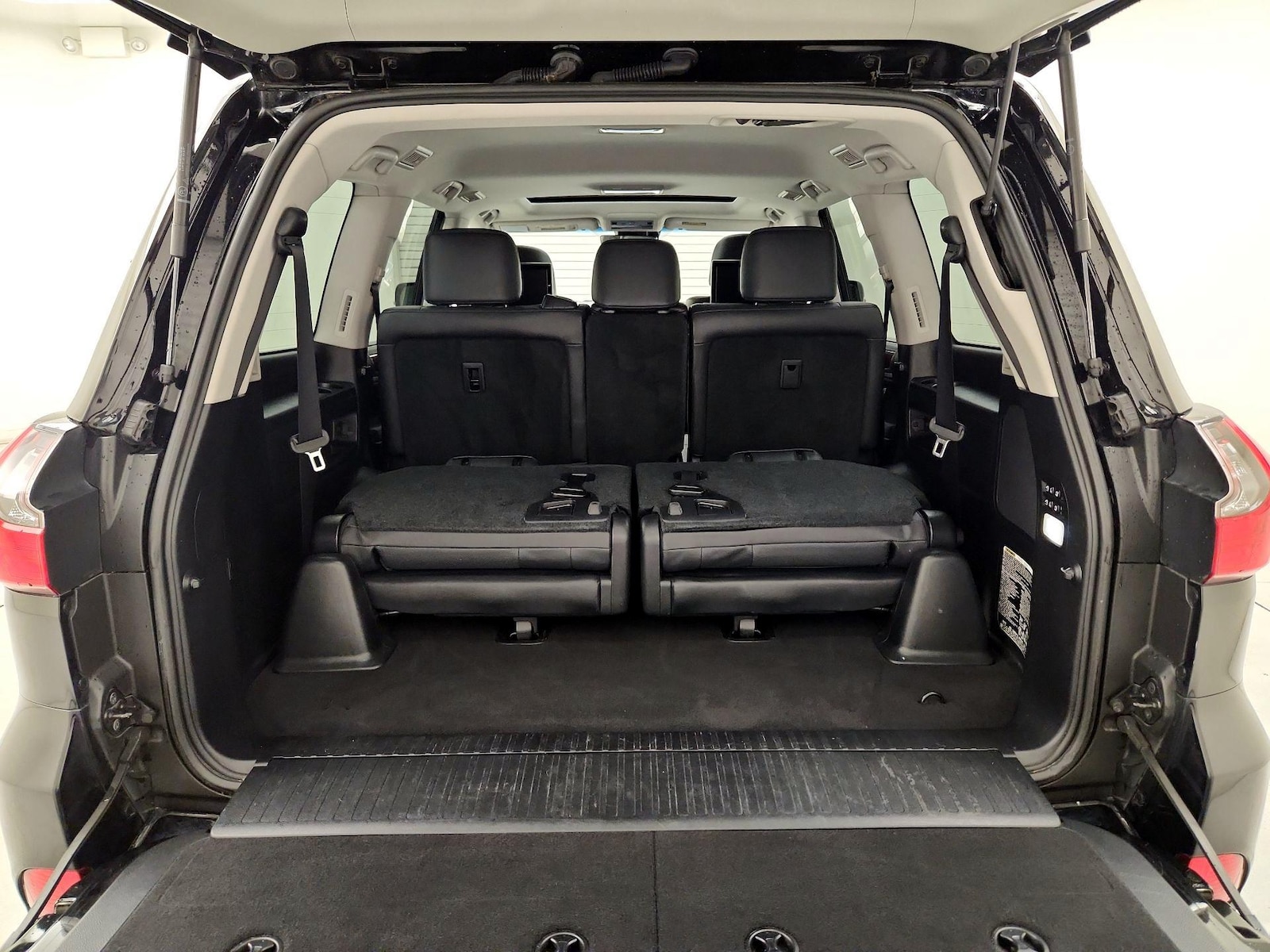 2020 Lexus LX 570 - Photo 25