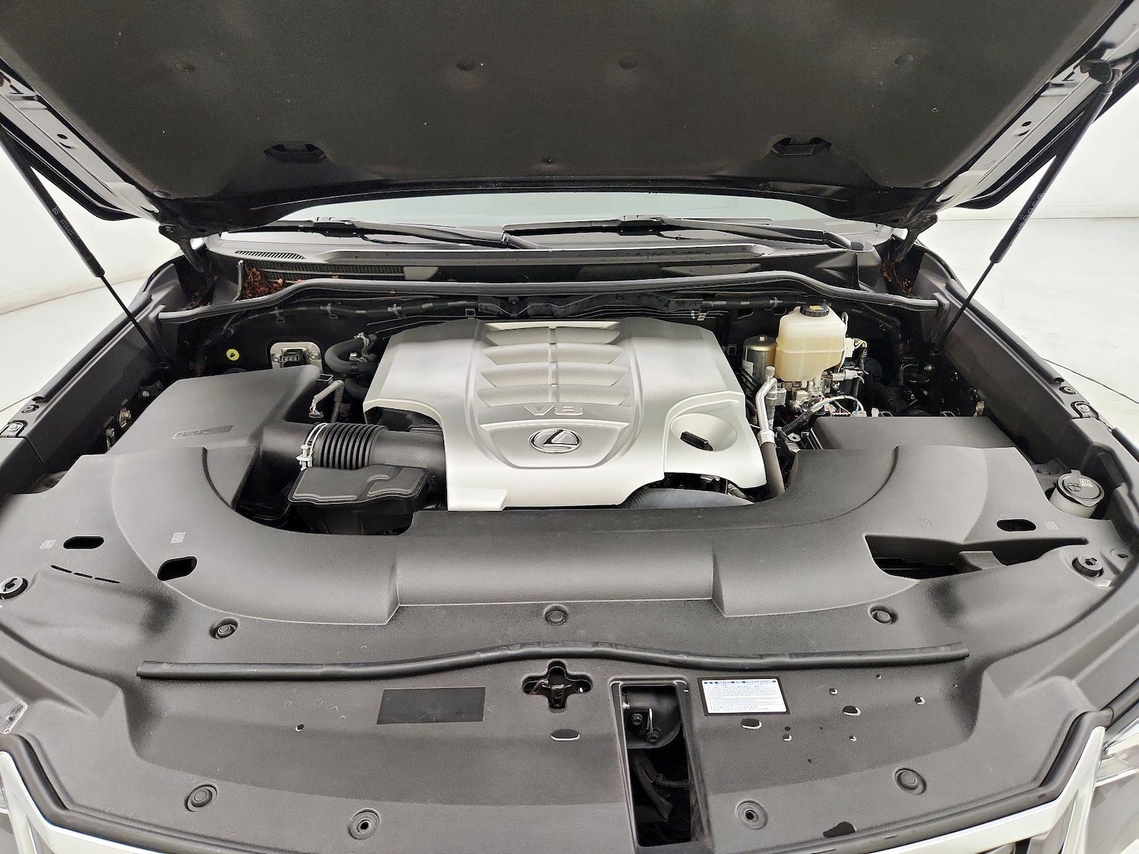 2020 Lexus LX 570 - Photo 26