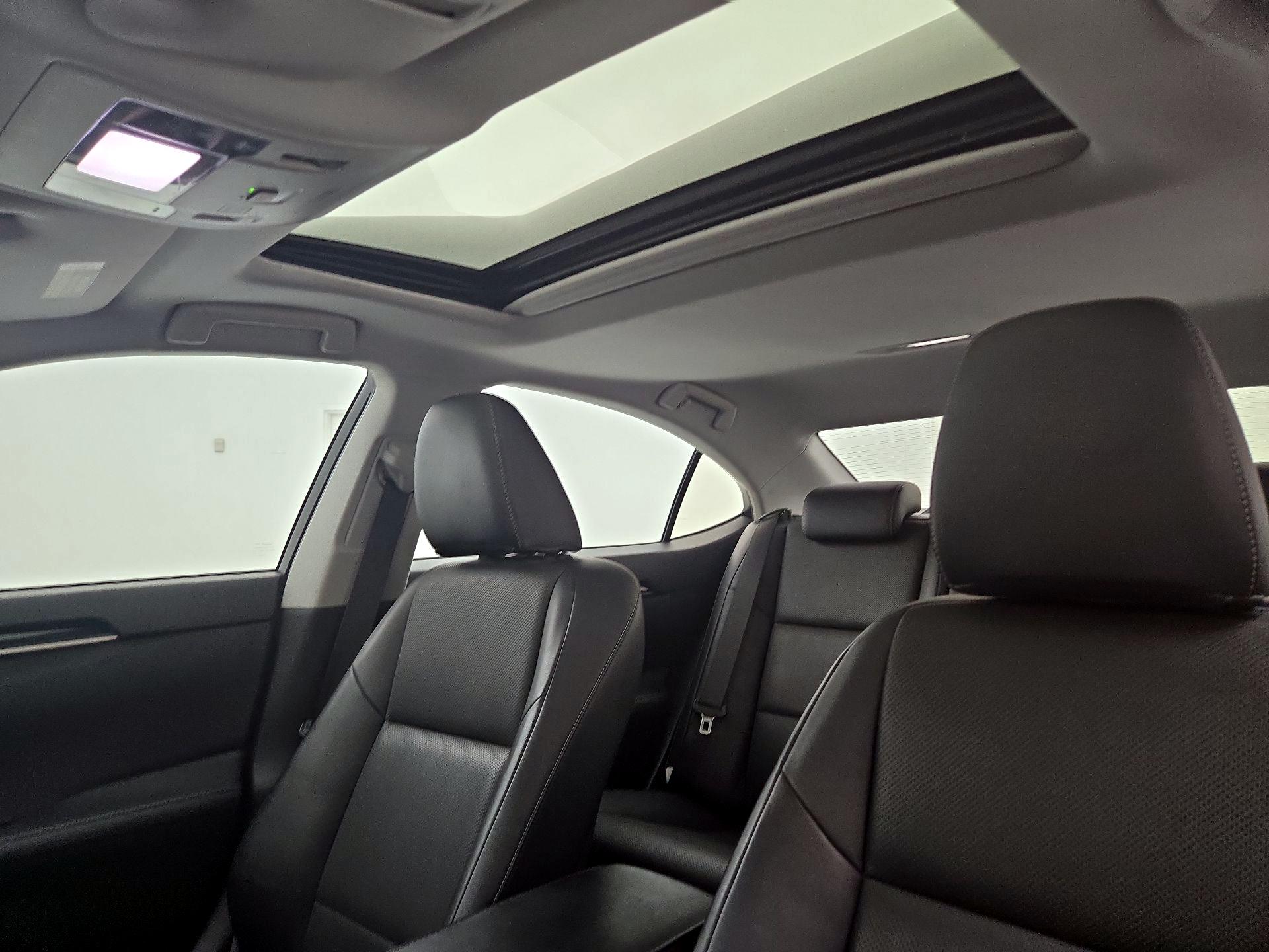 Thumbnail: 2018 Lexus ES - 19