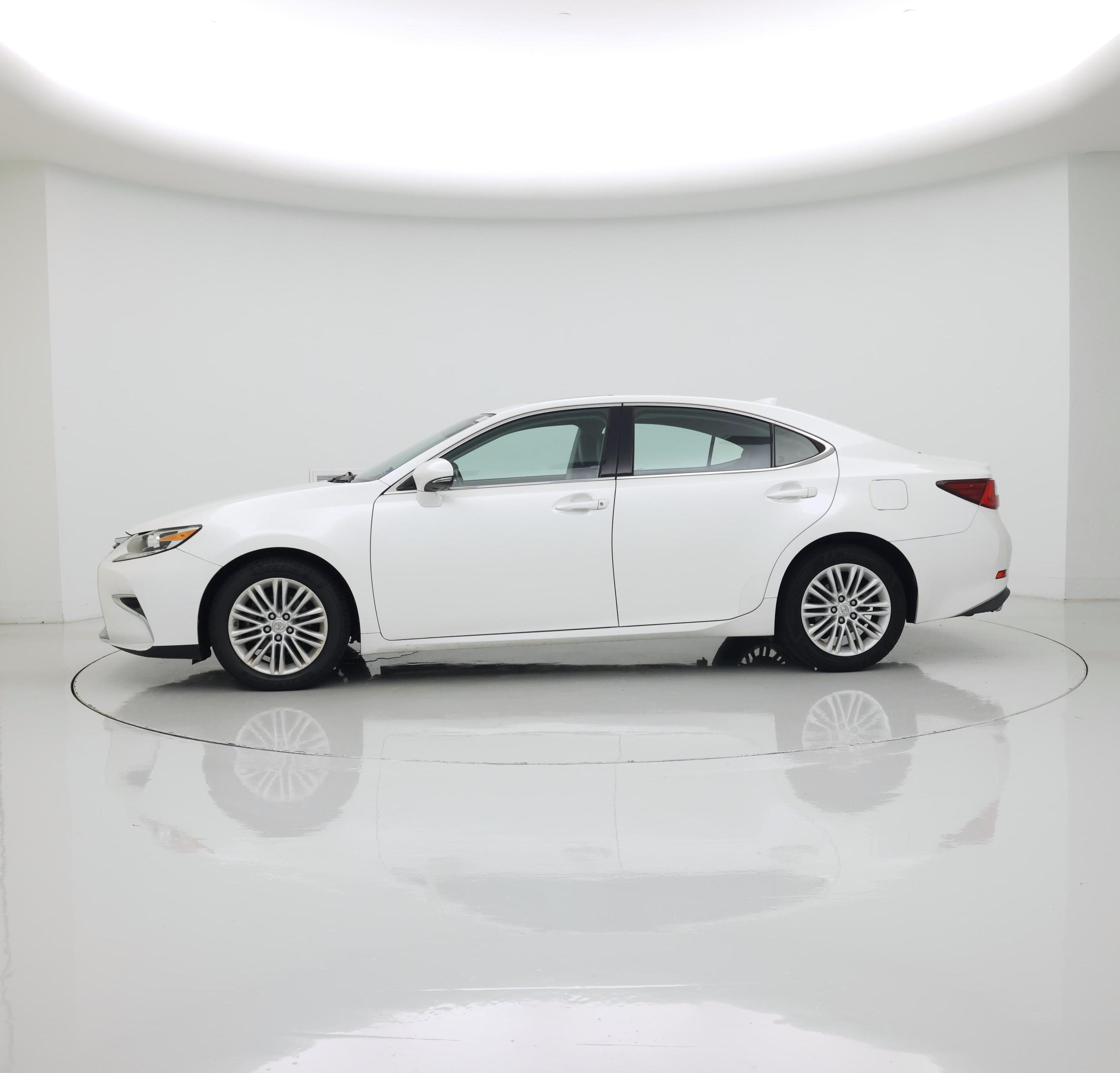 Thumbnail: 2018 Lexus ES - 3
