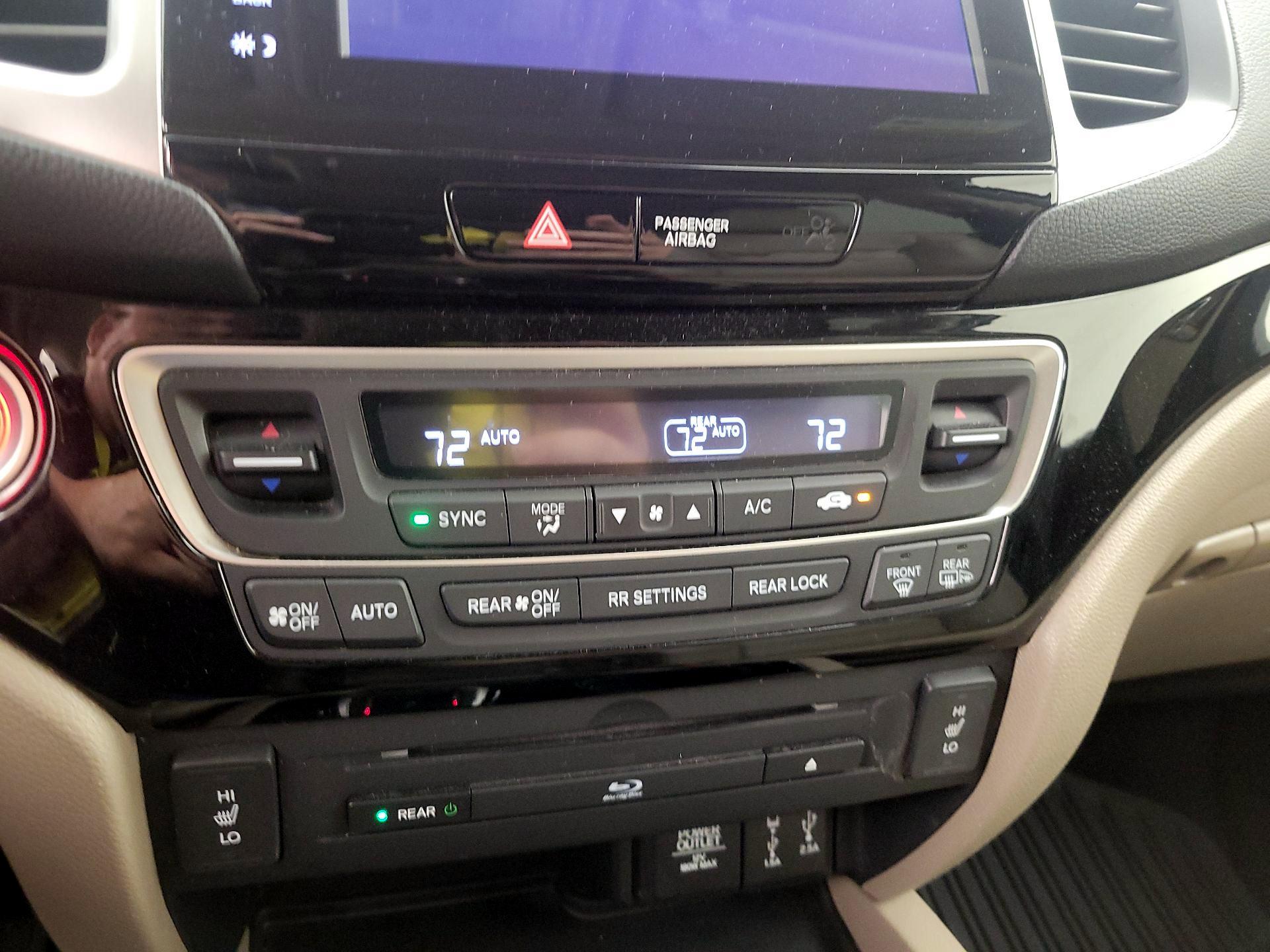 Thumbnail: 2017 Honda Pilot - 17