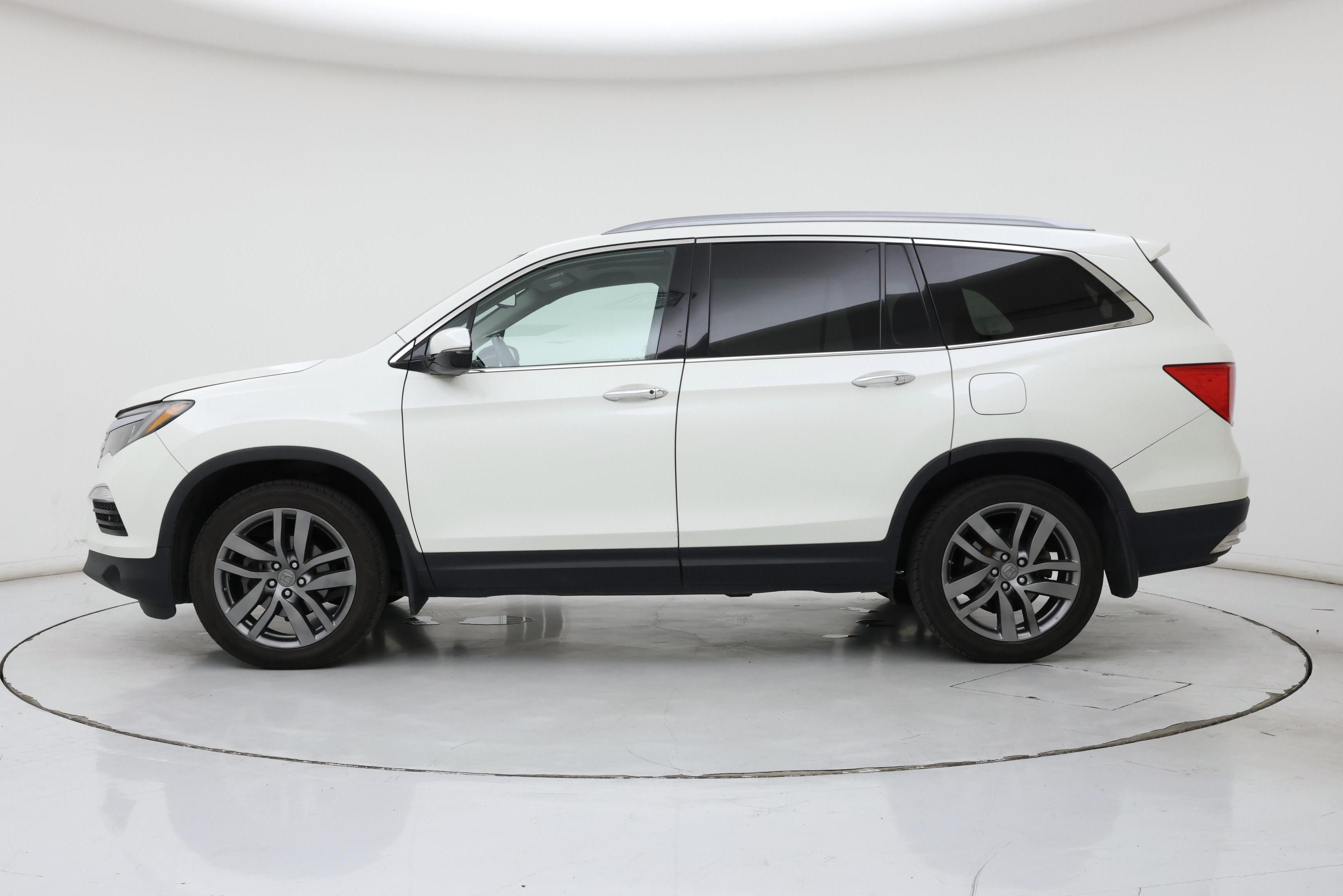 Thumbnail: 2017 Honda Pilot - 3