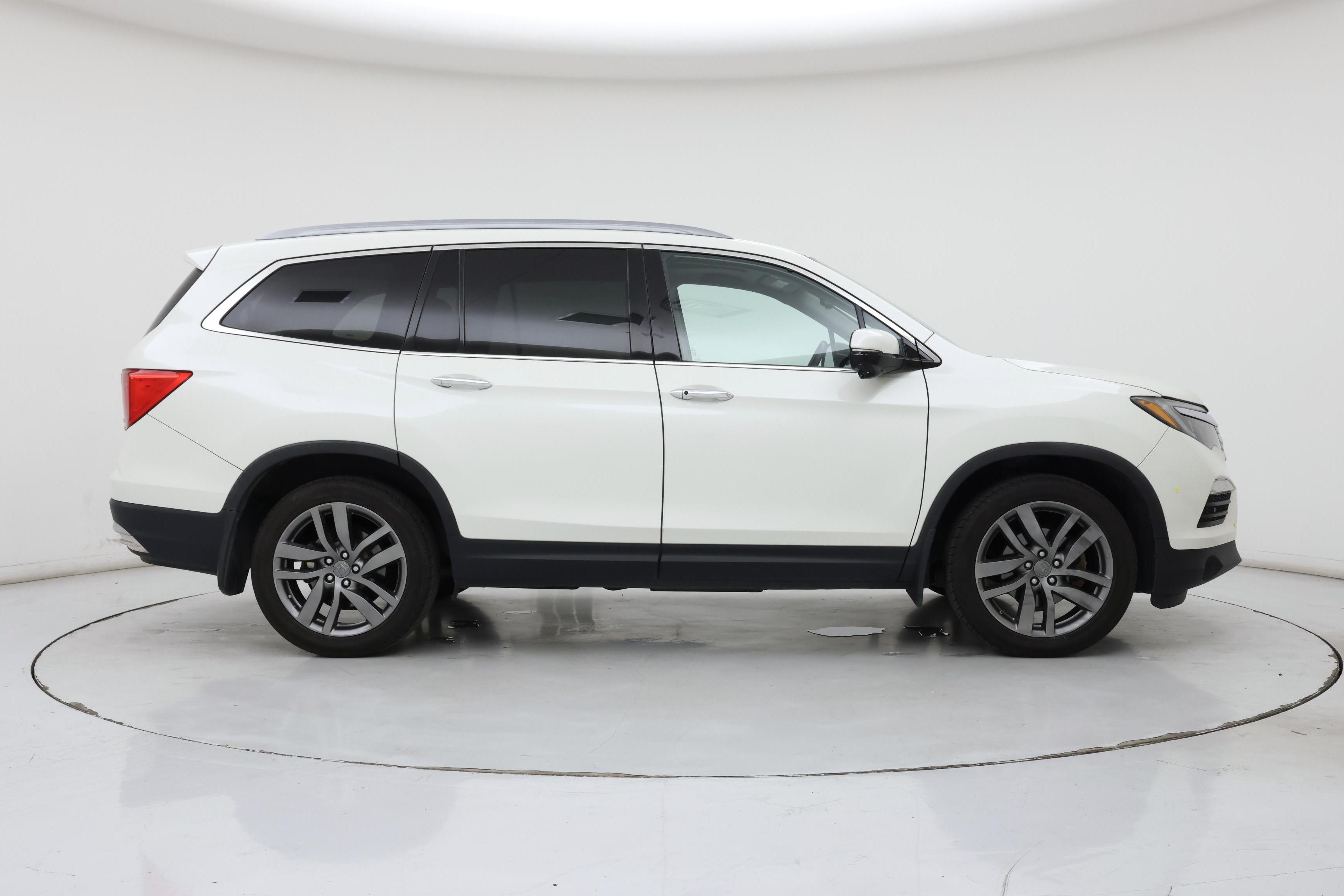 Thumbnail: 2017 Honda Pilot - 7