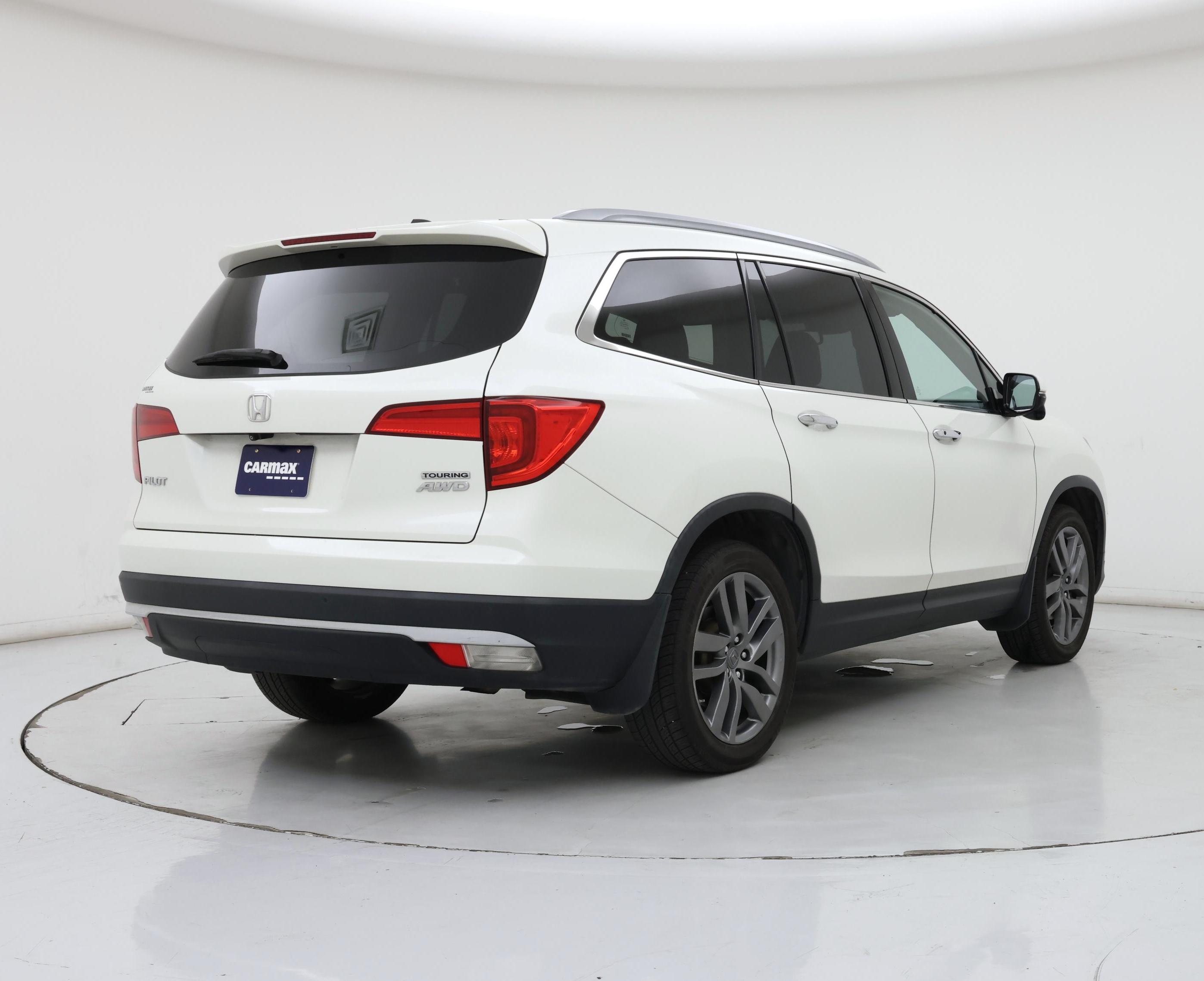 Thumbnail: 2017 Honda Pilot - 8