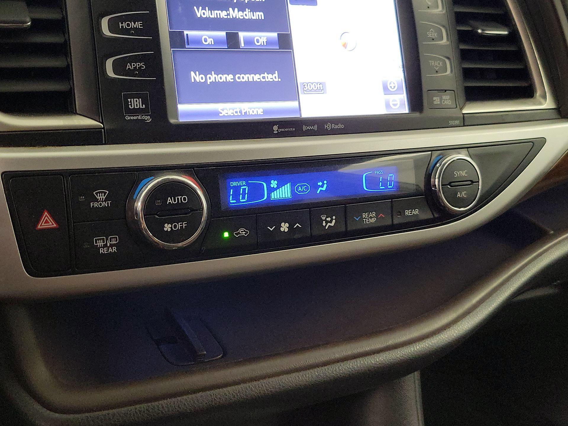 Thumbnail: 2019 Toyota Highlander - 17