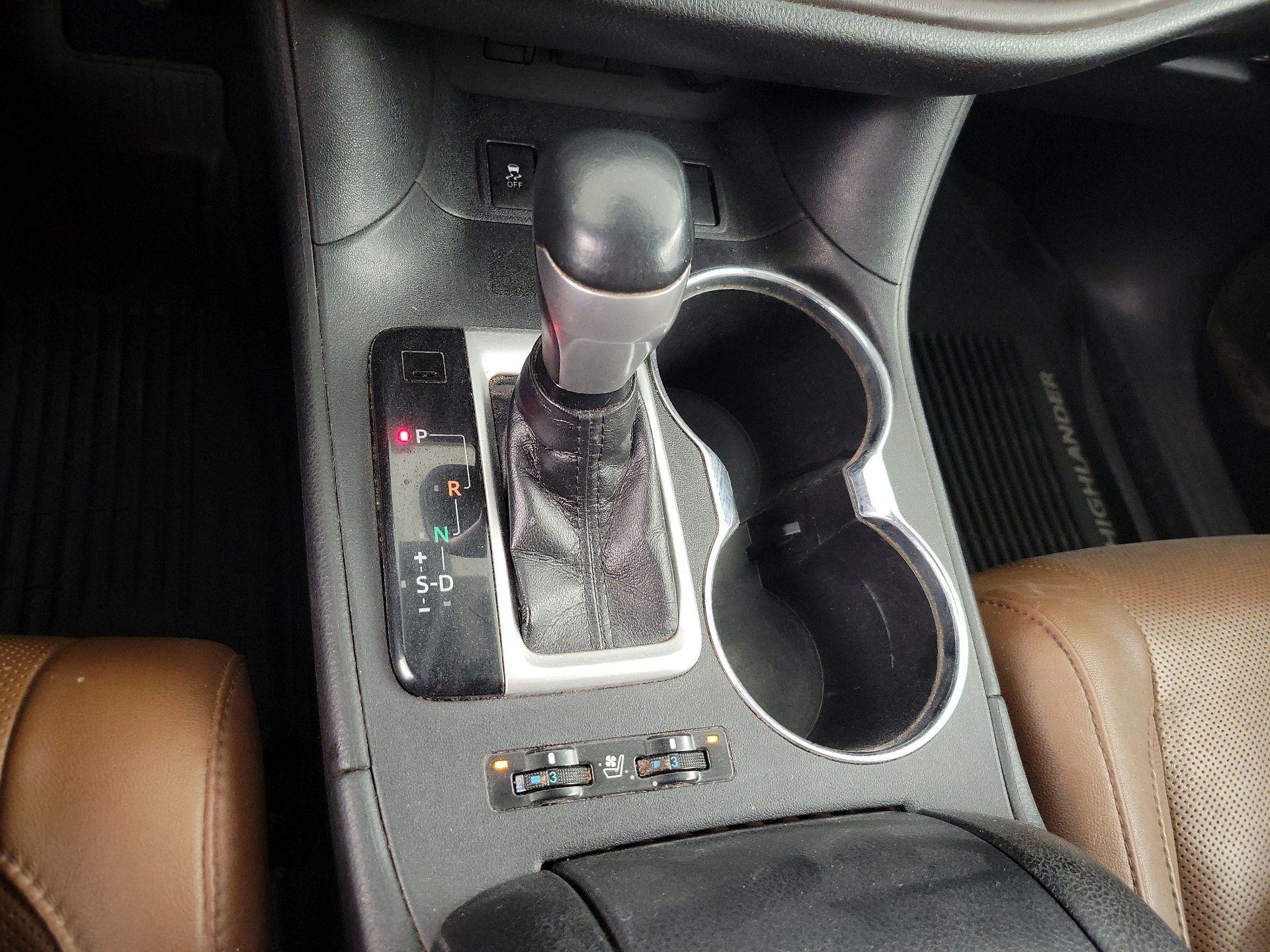 Thumbnail: 2019 Toyota Highlander - 18