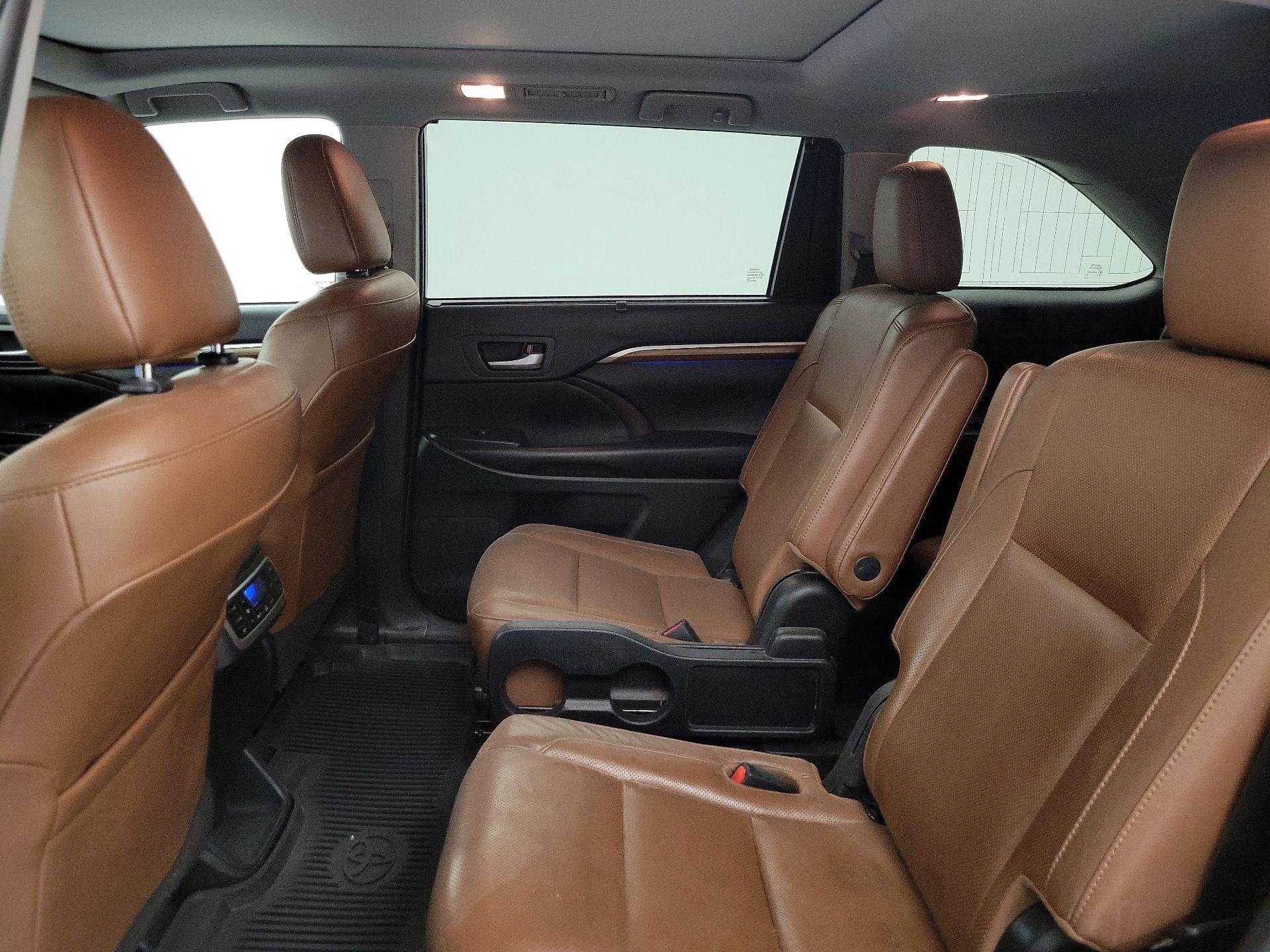 Thumbnail: 2019 Toyota Highlander - 20
