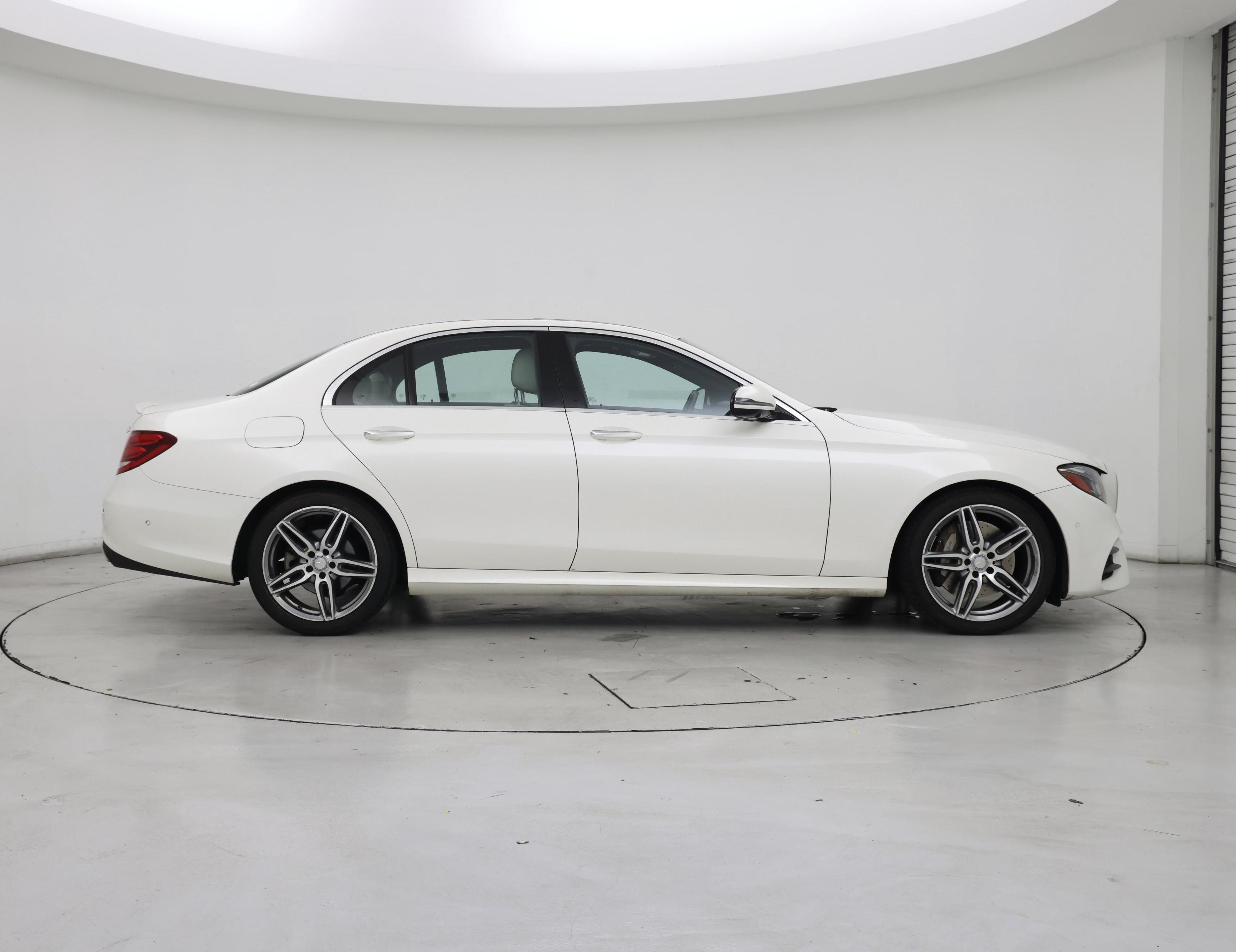Thumbnail: 2017 Mercedes-Benz E-Class - 7