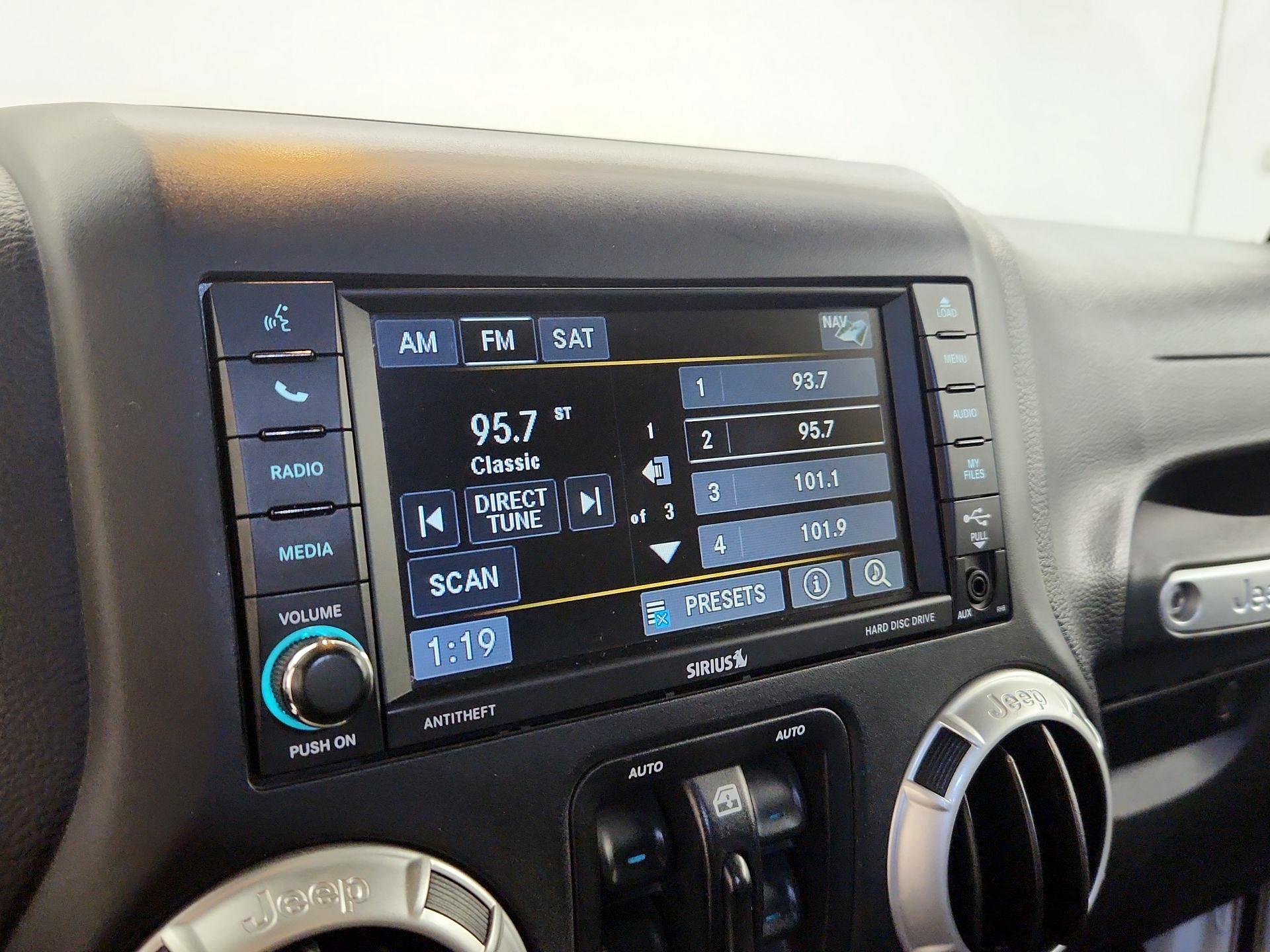 Thumbnail: 2017 Jeep Wrangler - 14