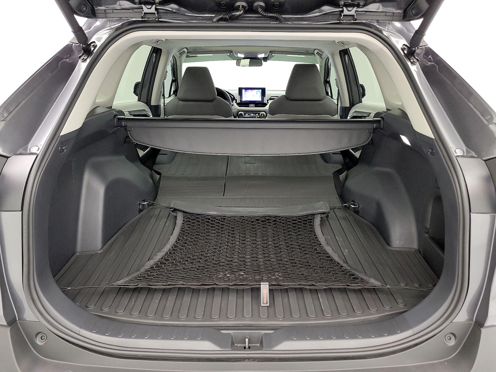 2025 Toyota RAV4 XLE - Photo 23