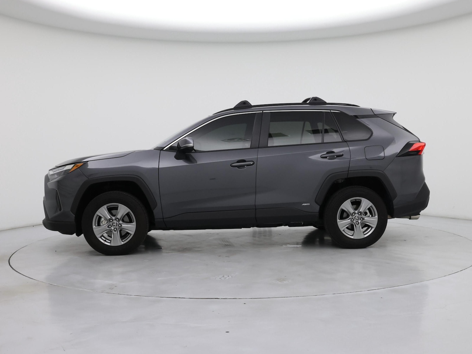 2025 Toyota RAV4 XLE - Photo 4