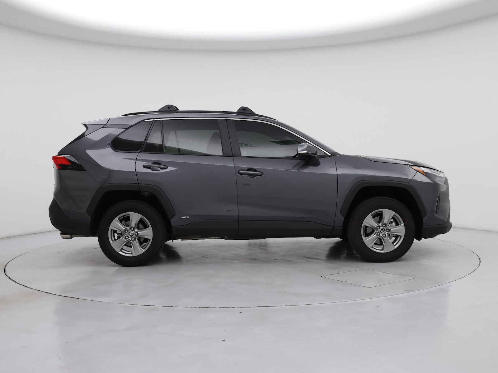 2025 Toyota RAV4 XLE - Photo 8
